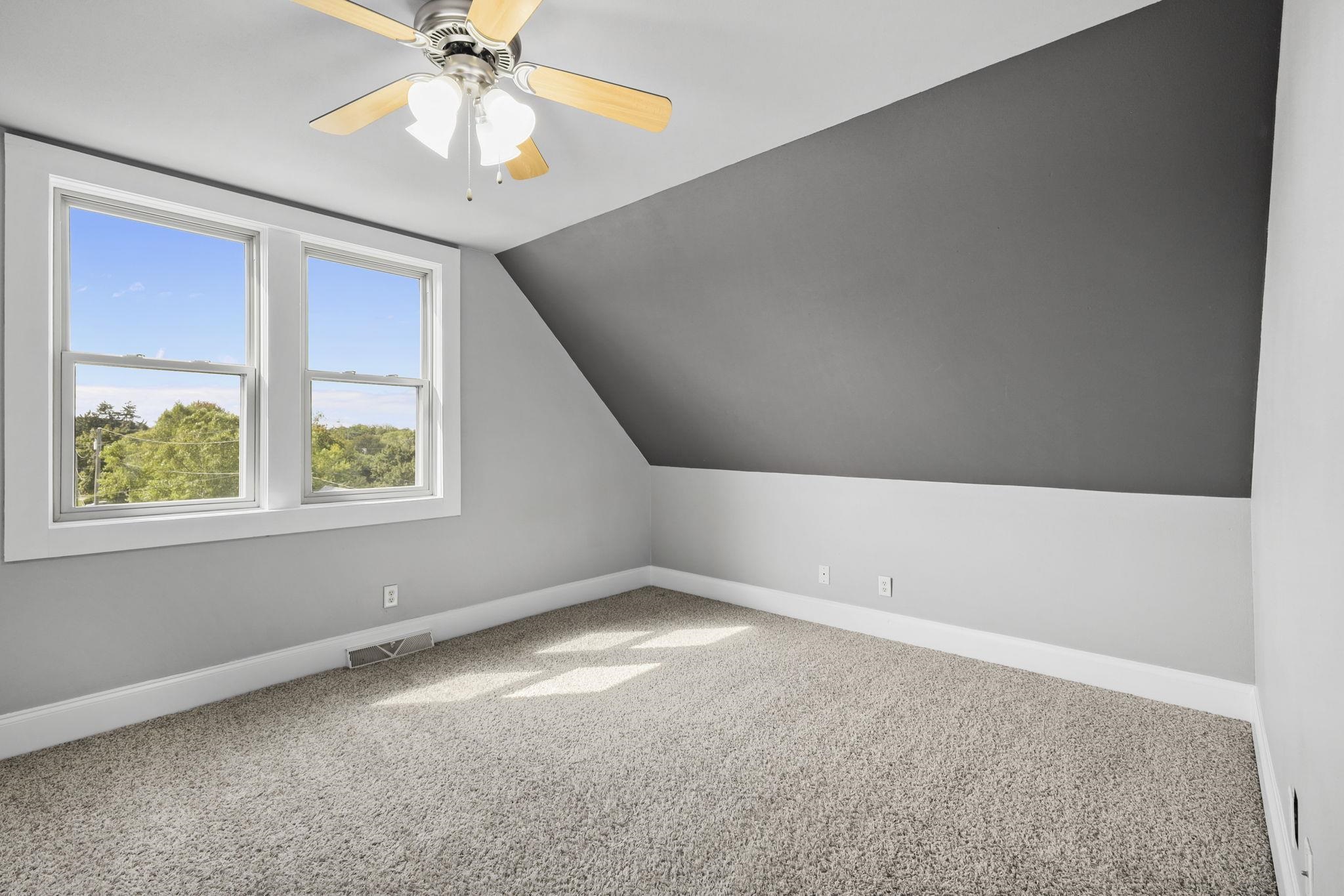 1009 Summit Avenue 5