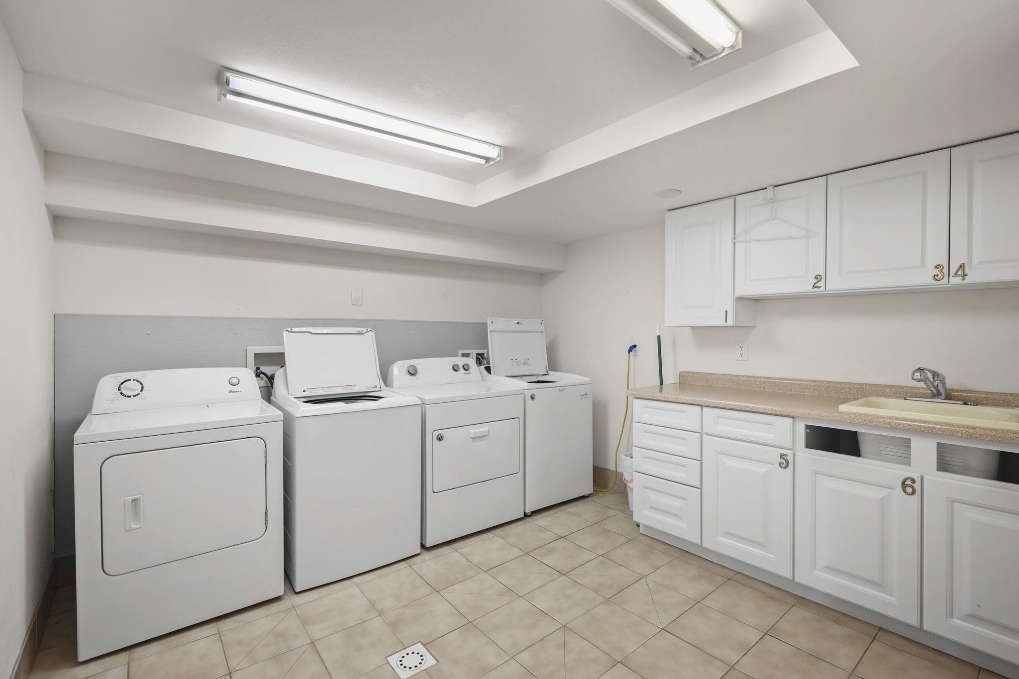 1009 Summit Avenue 5