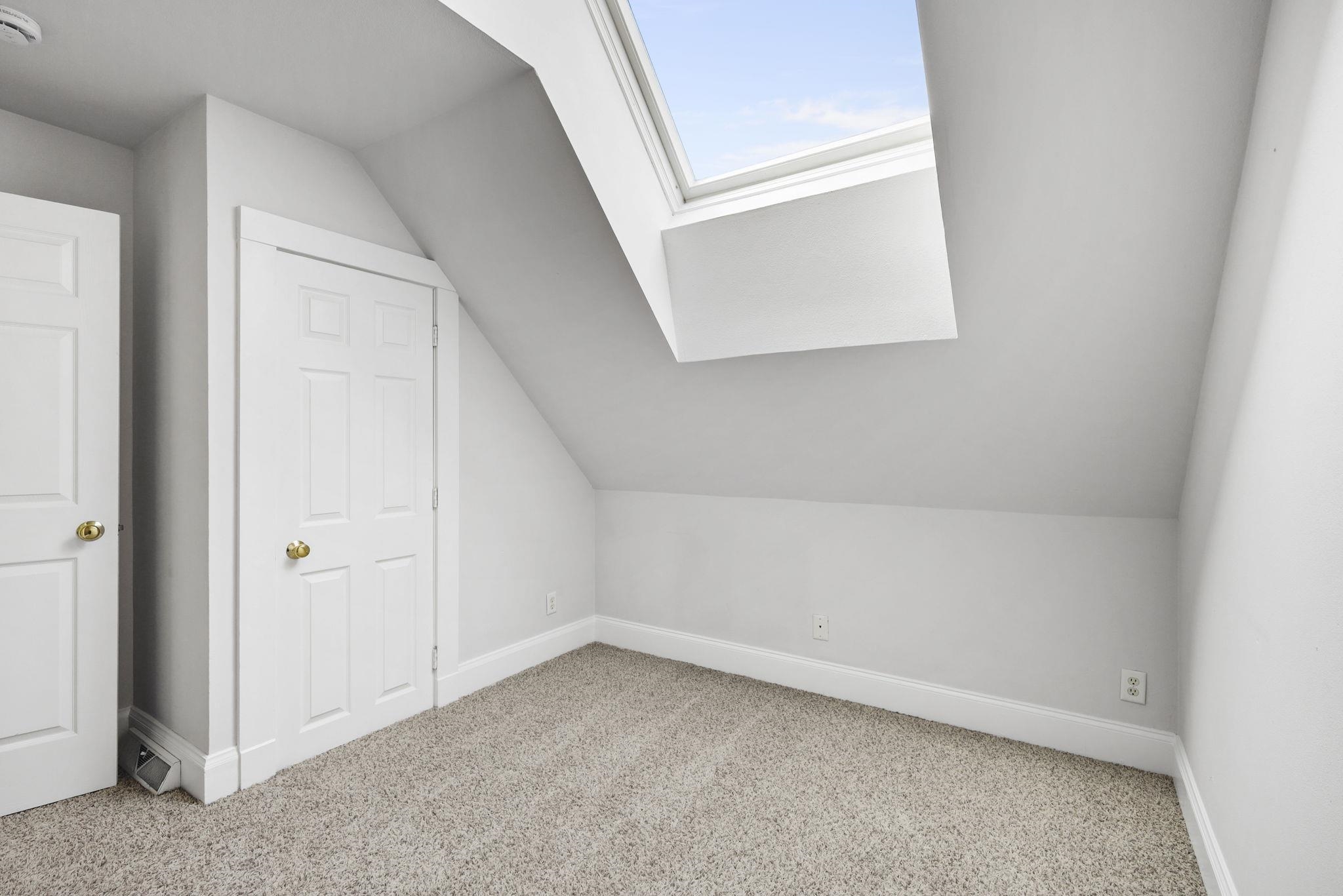 1009 Summit Avenue 5