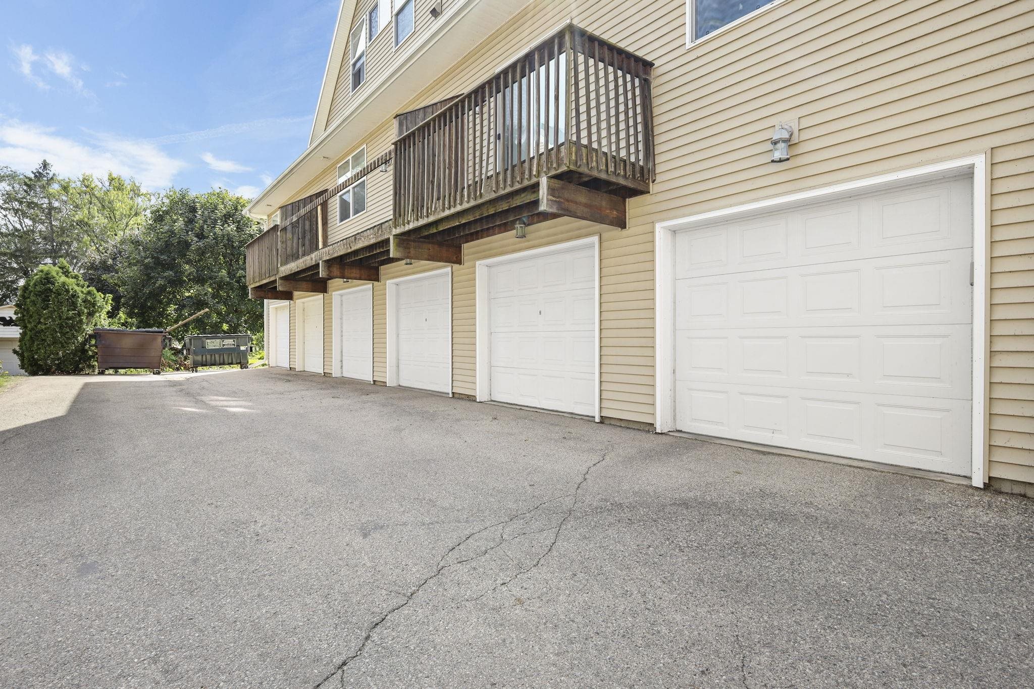 1009 Summit Avenue 5