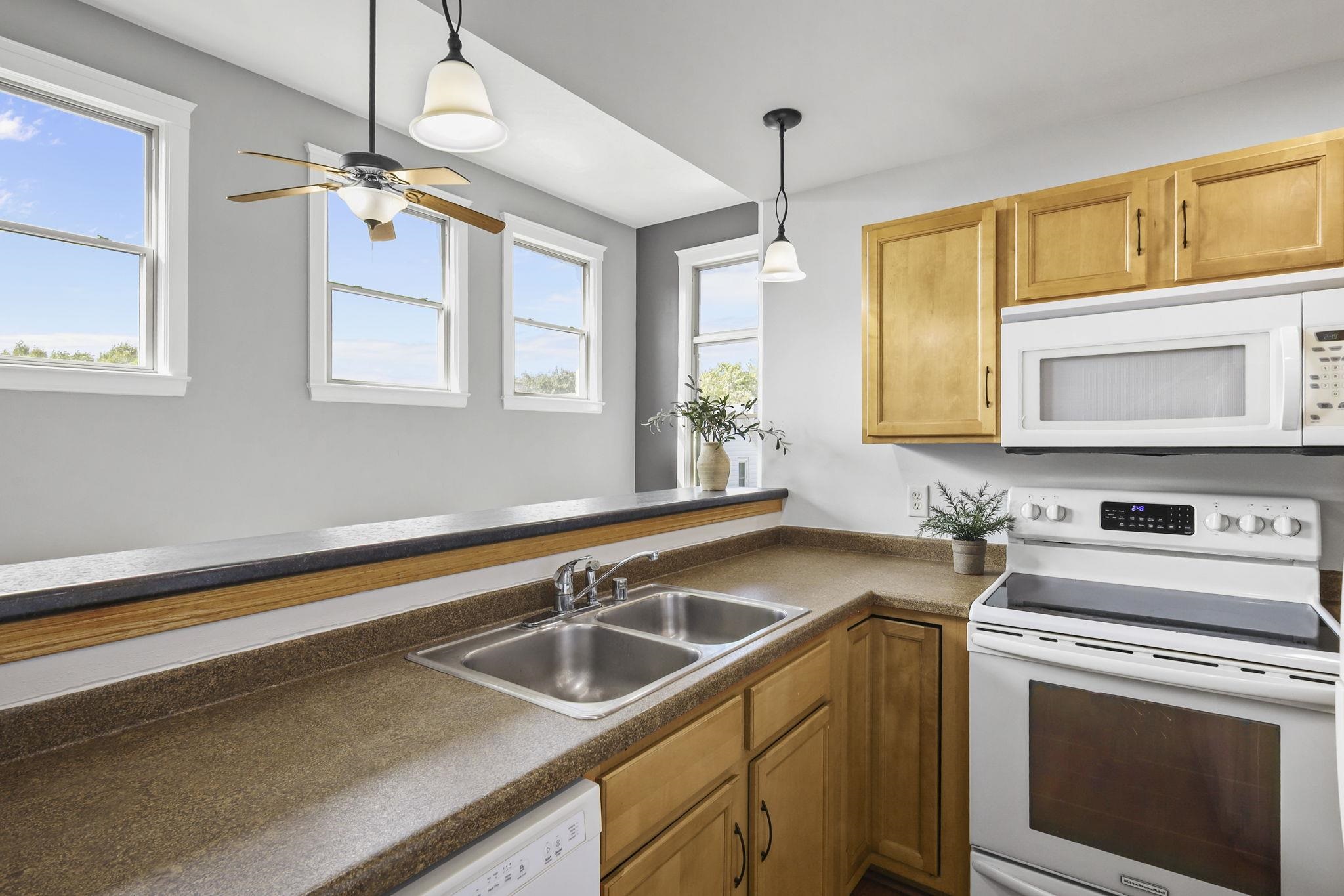 1009 Summit Avenue 5