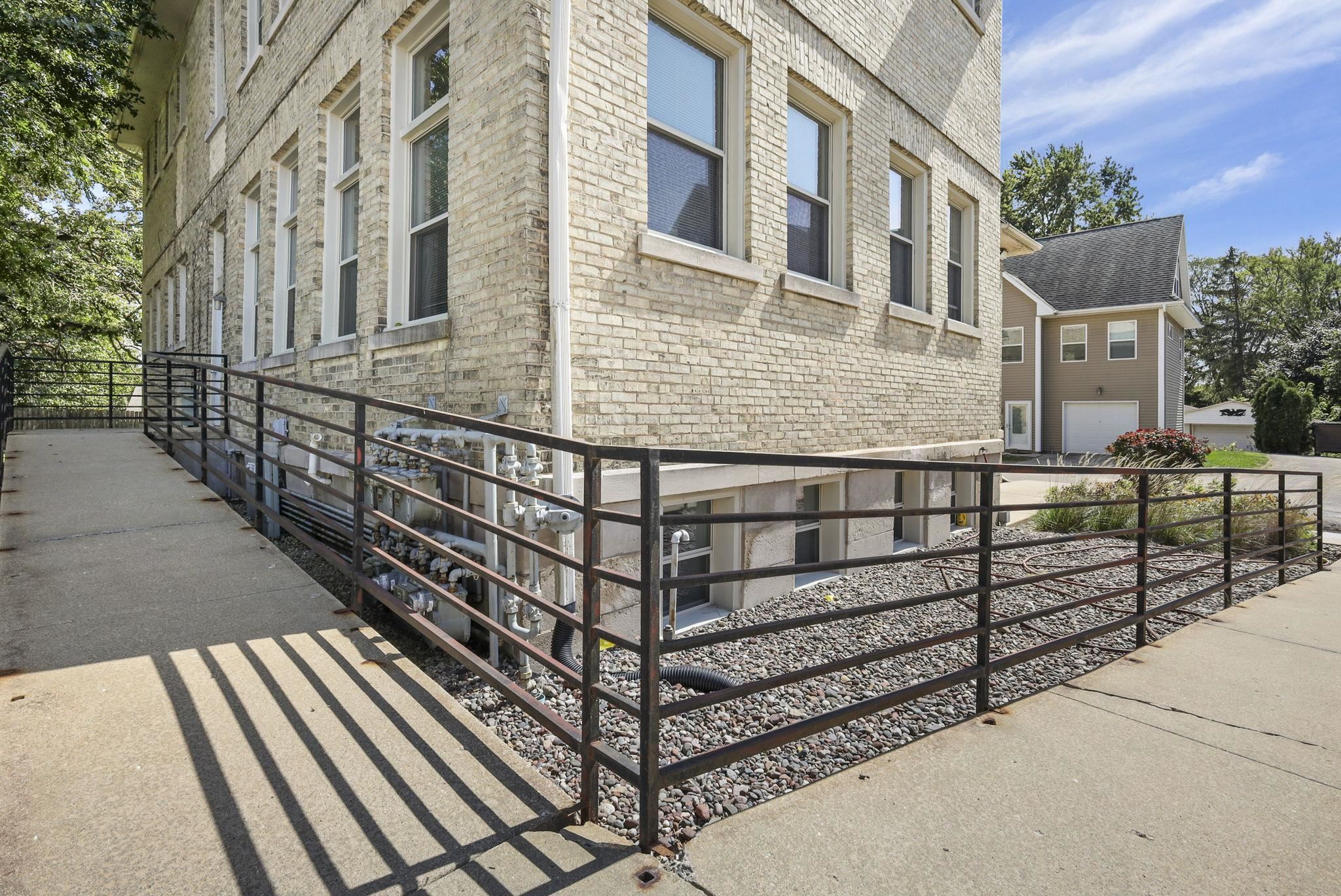 1009 Summit Avenue 5