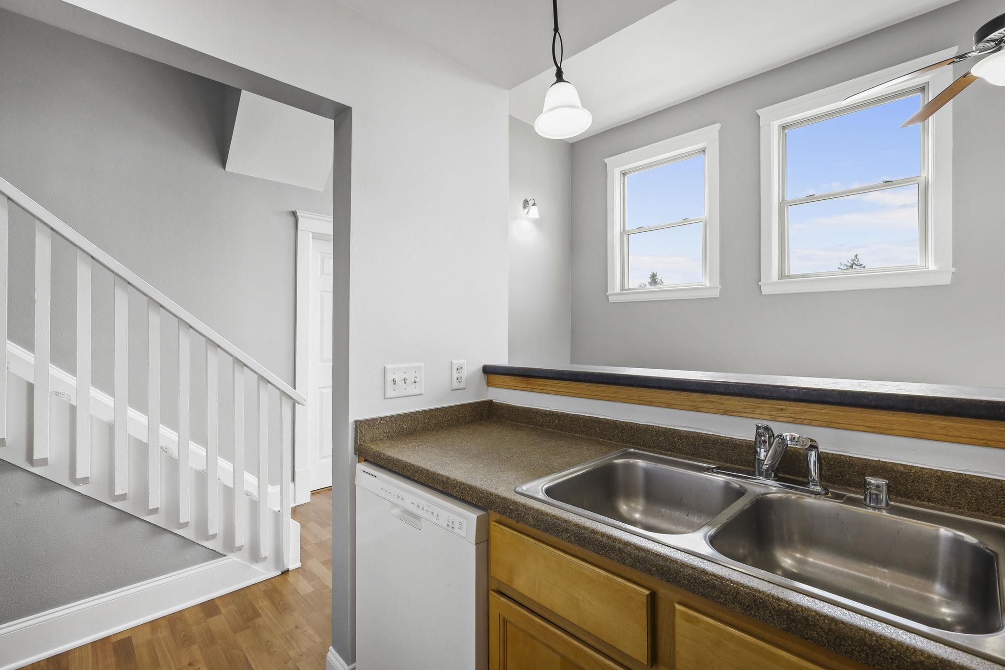 1009 Summit Avenue 5