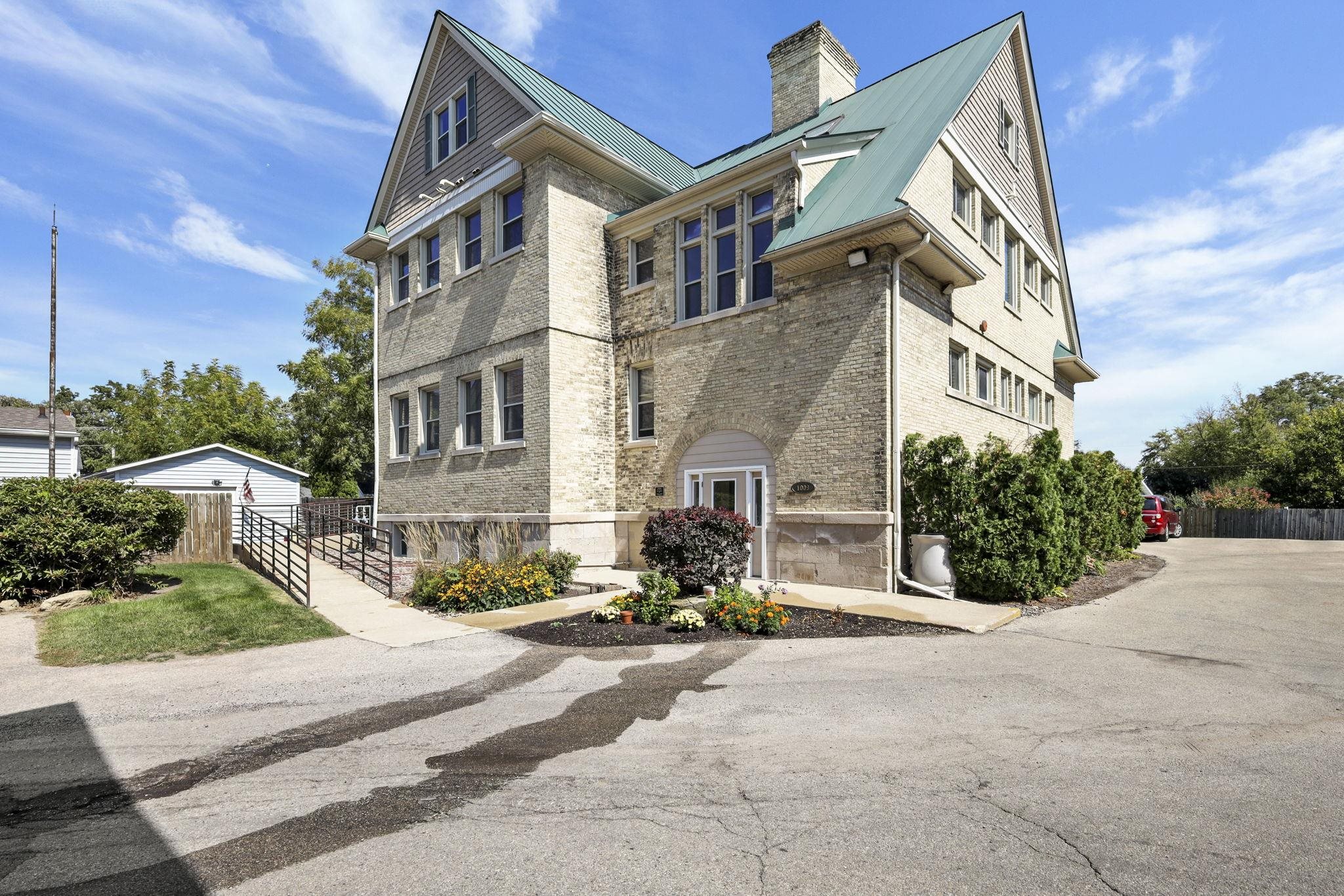 1009 Summit Avenue 5