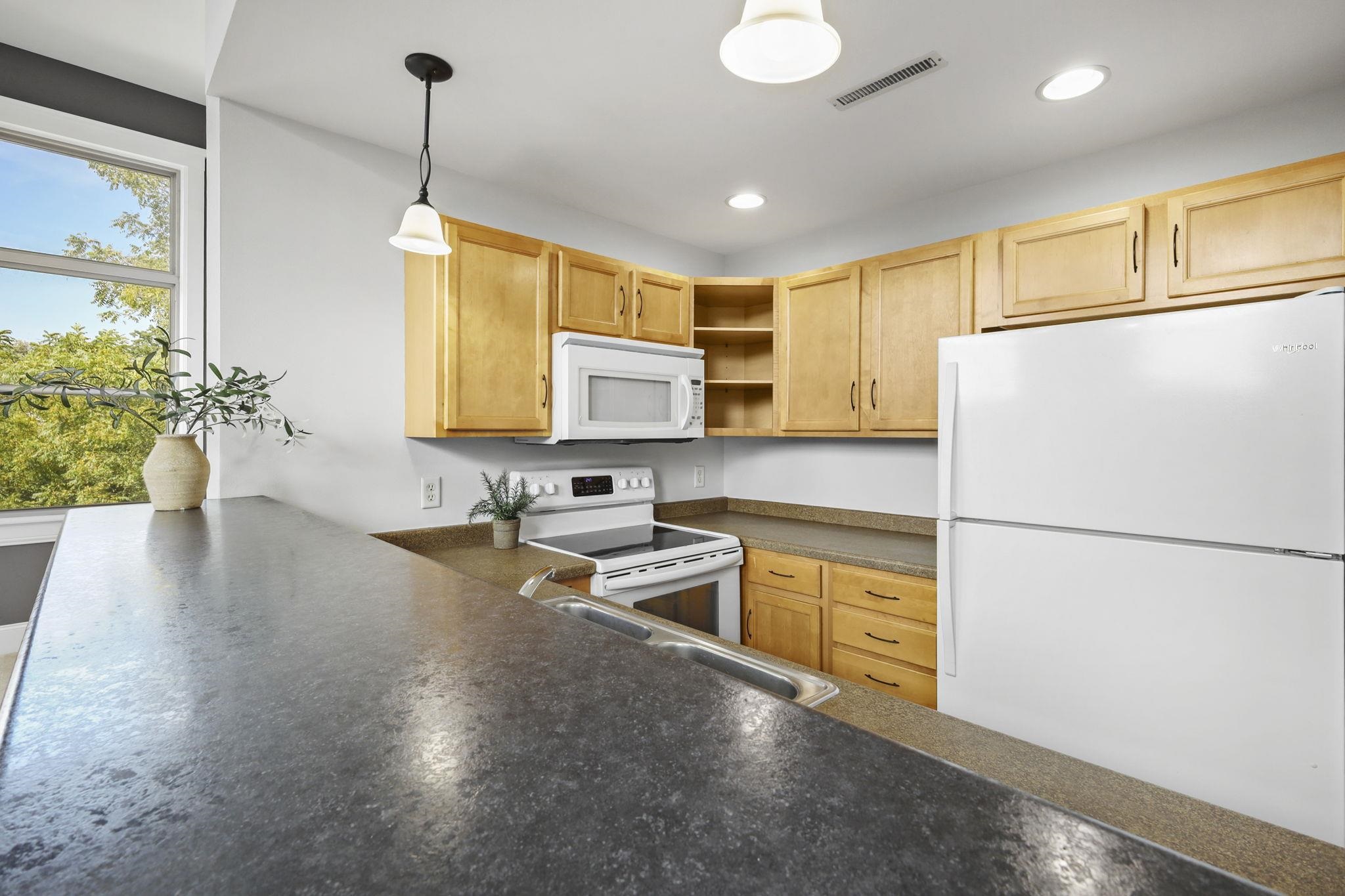 1009 Summit Avenue 5