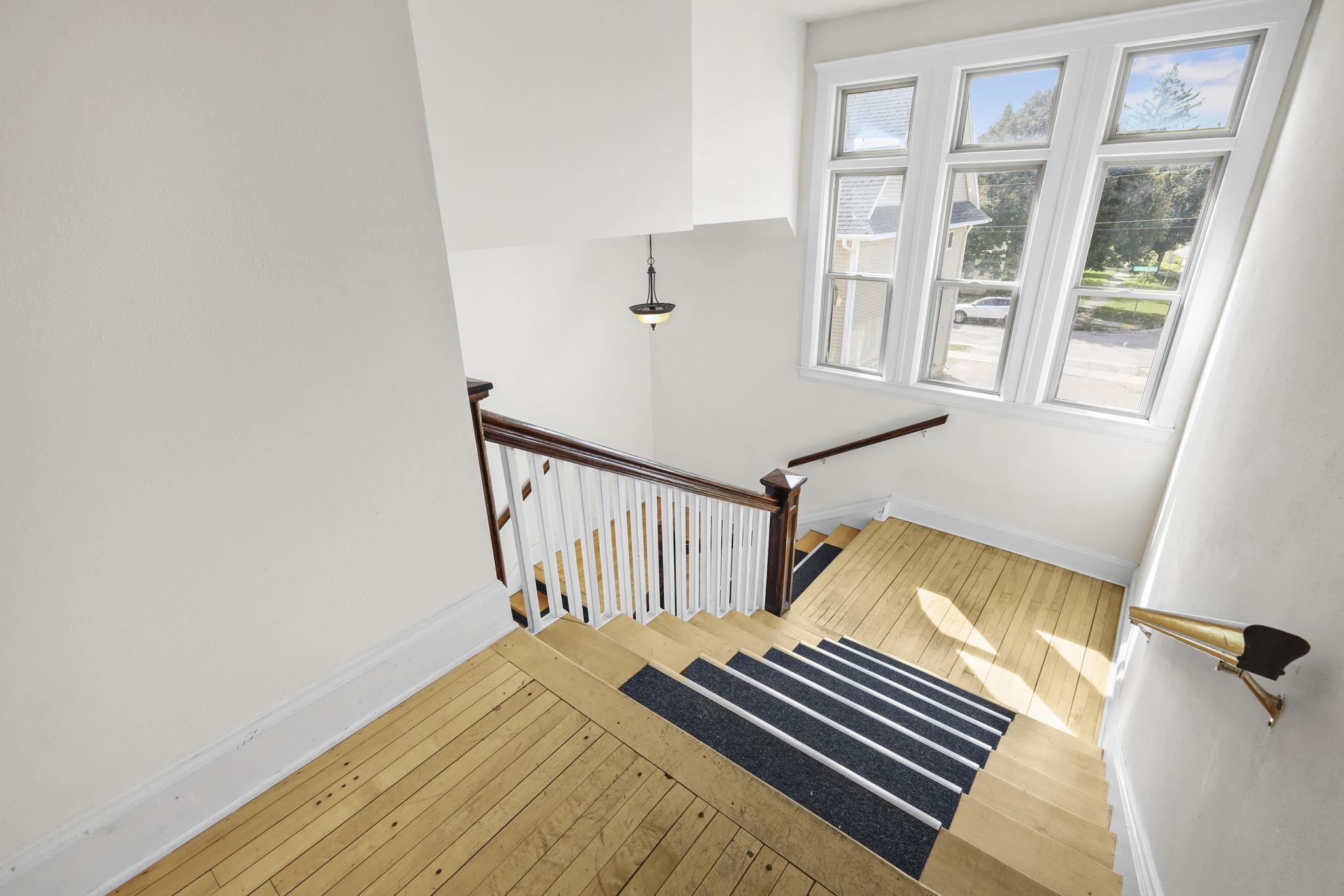 1009 Summit Avenue 5