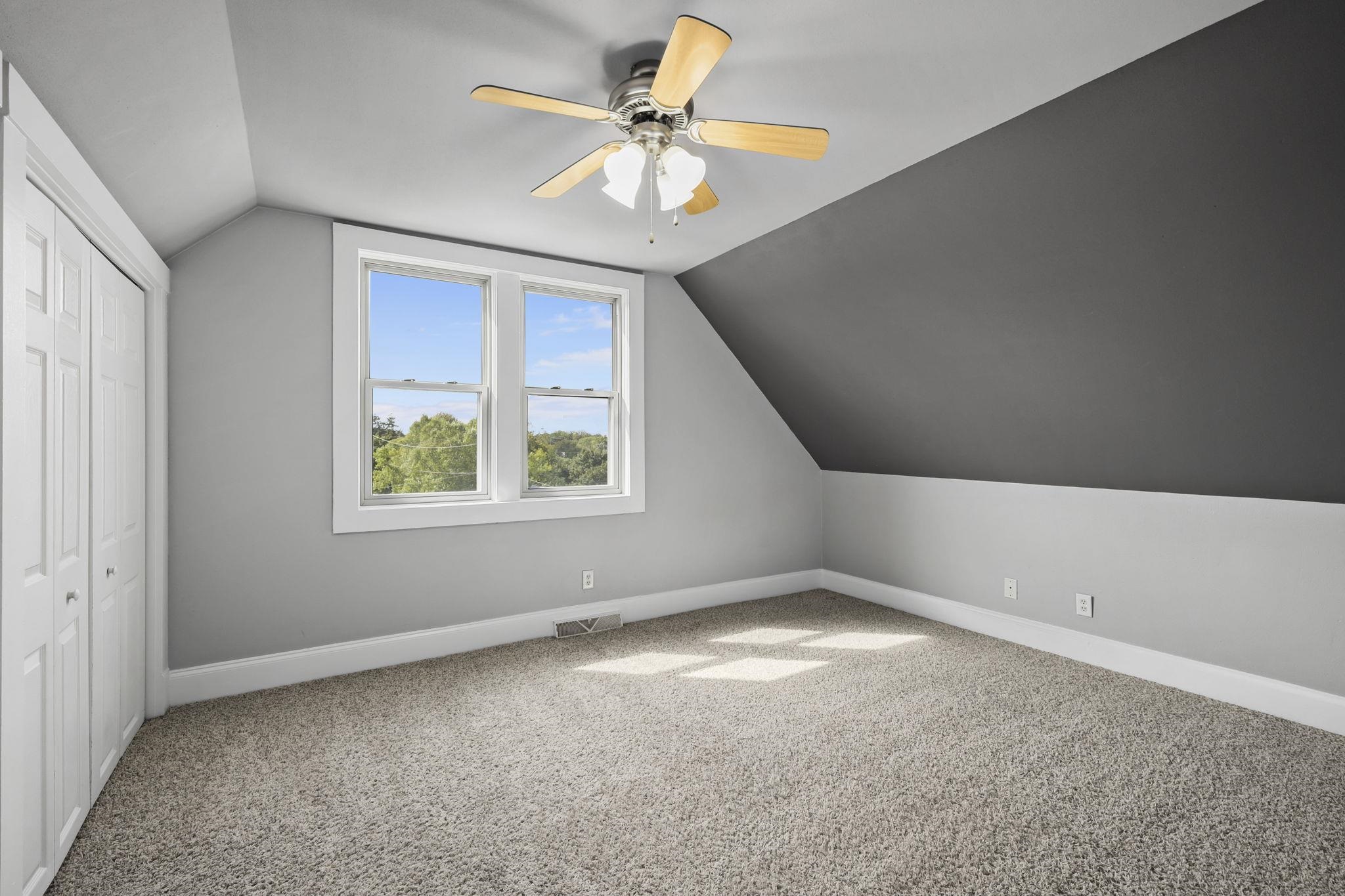 1009 Summit Avenue 5