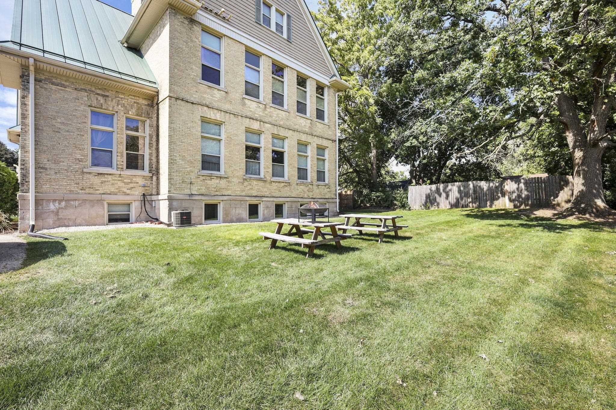 1009 Summit Avenue 5