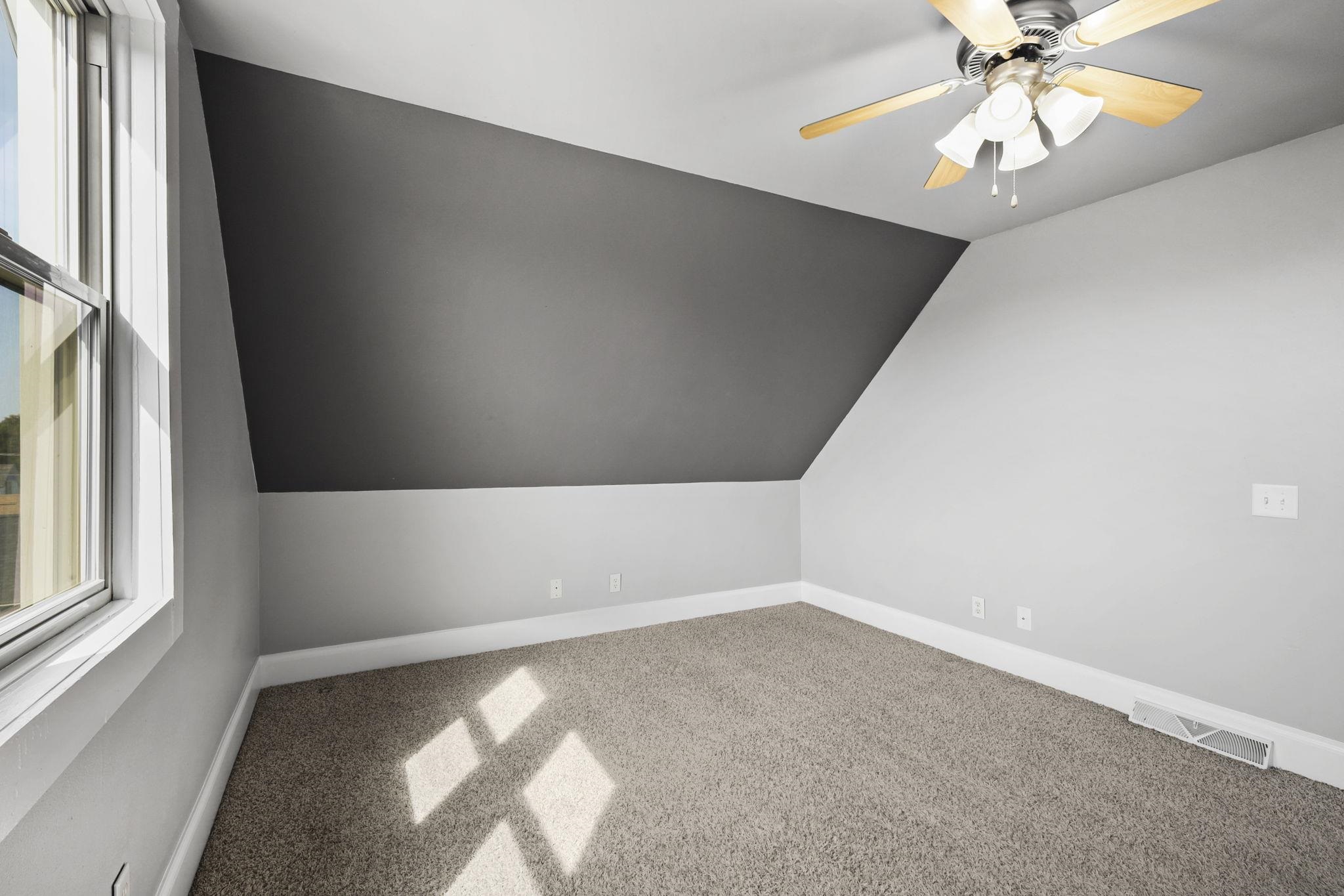 1009 Summit Avenue 5