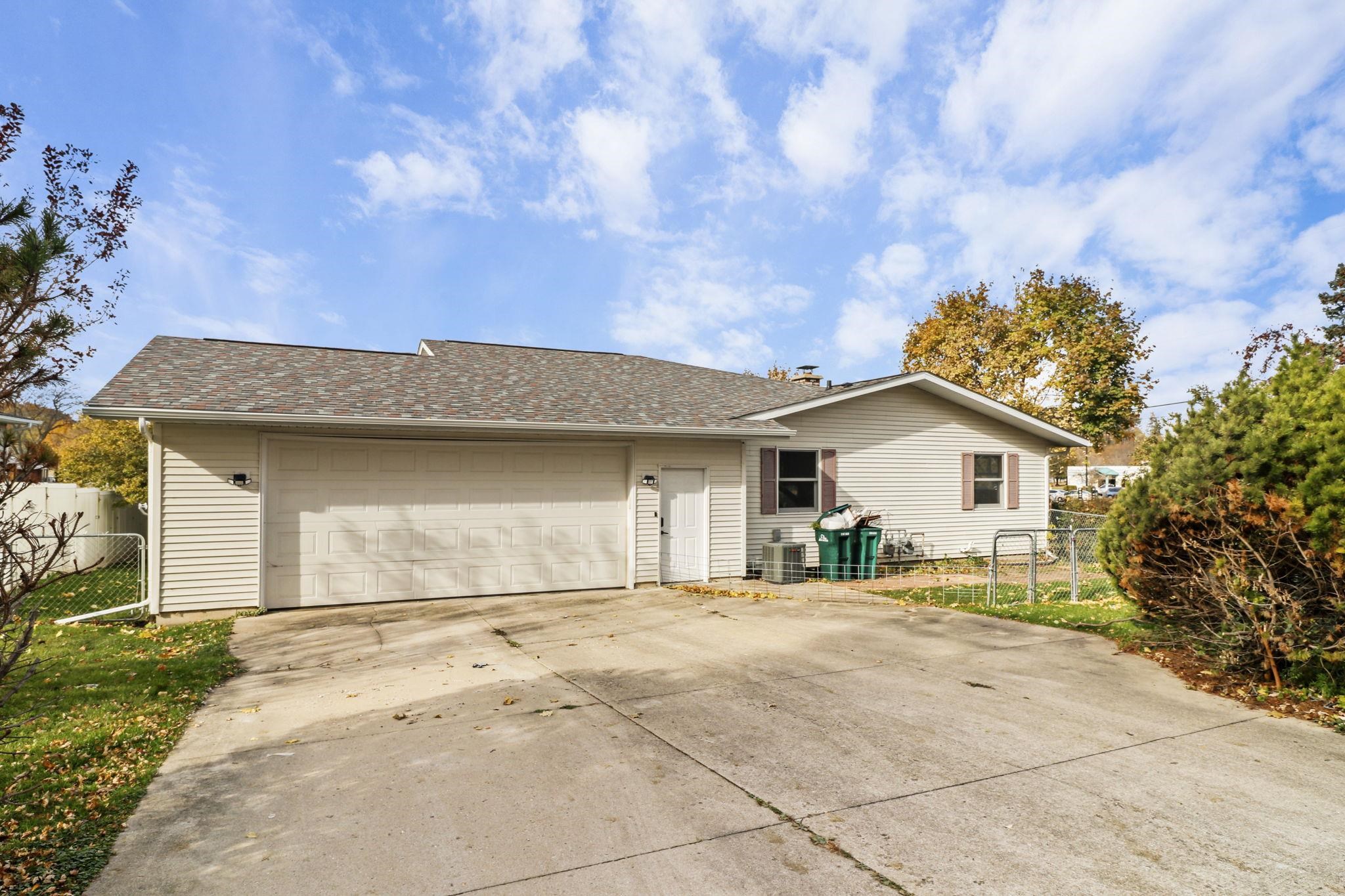 5119-5121 Farwell Street