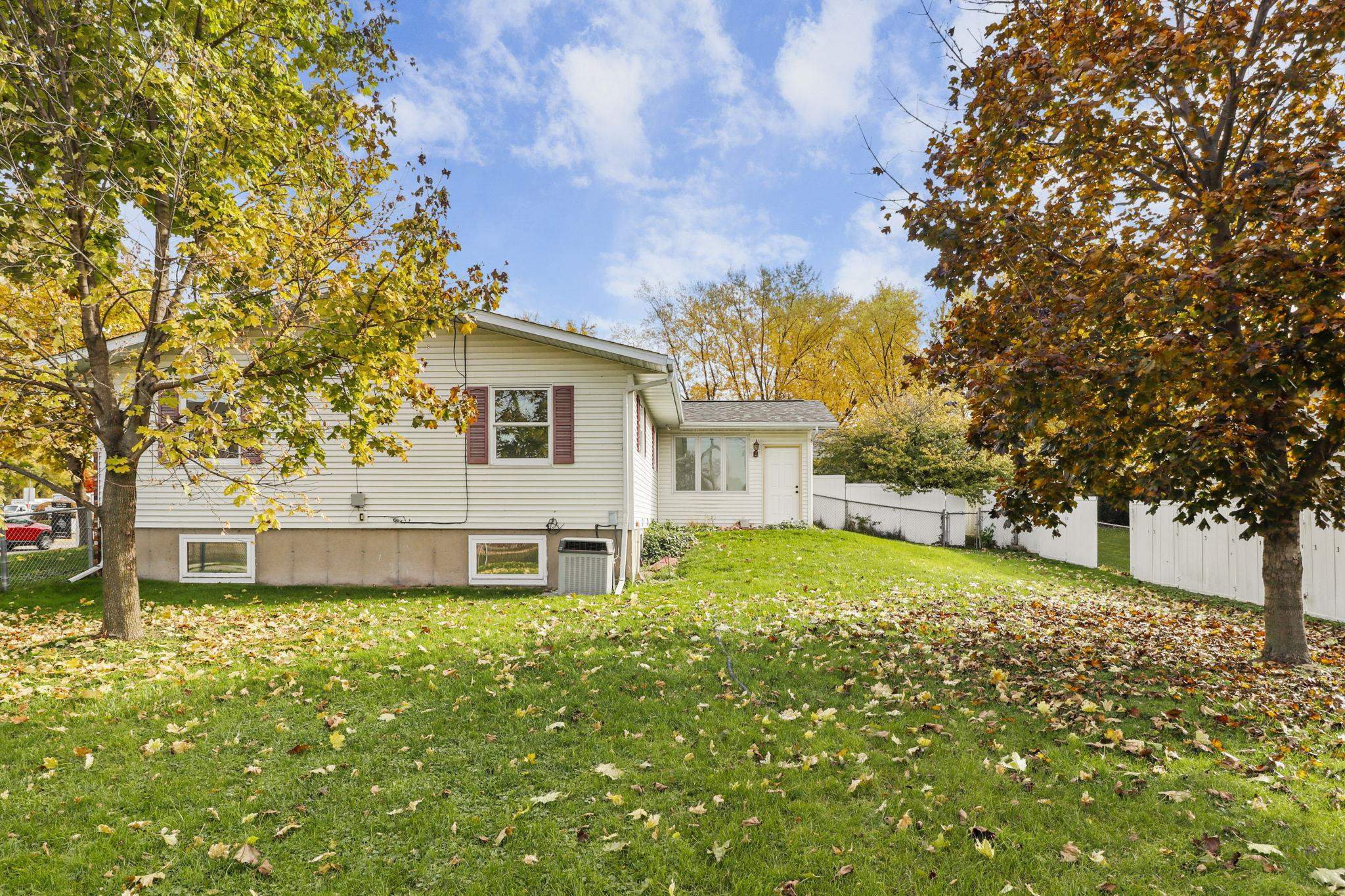 5119-5121 Farwell Street