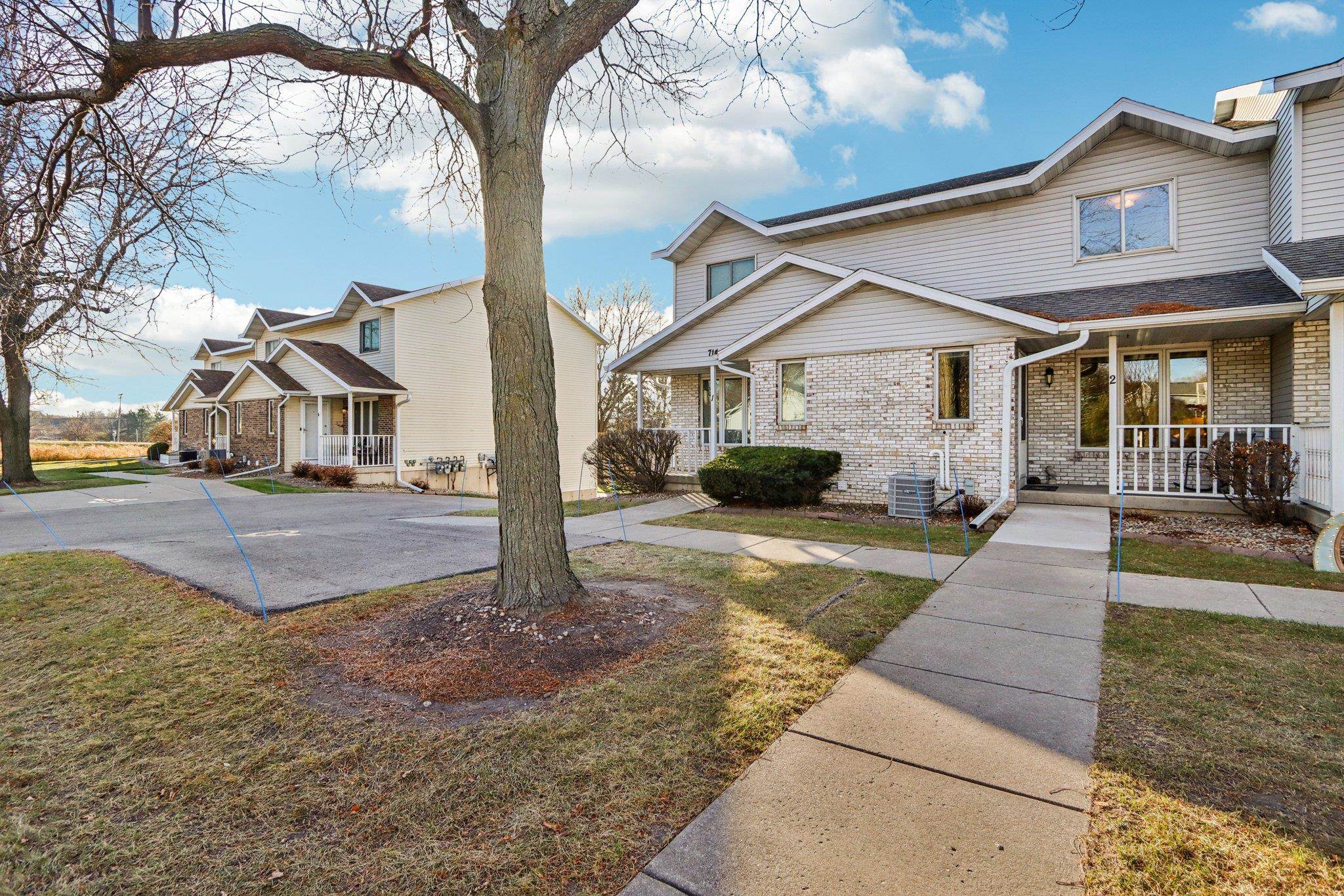 714 Mesta Lane Unit: 2
