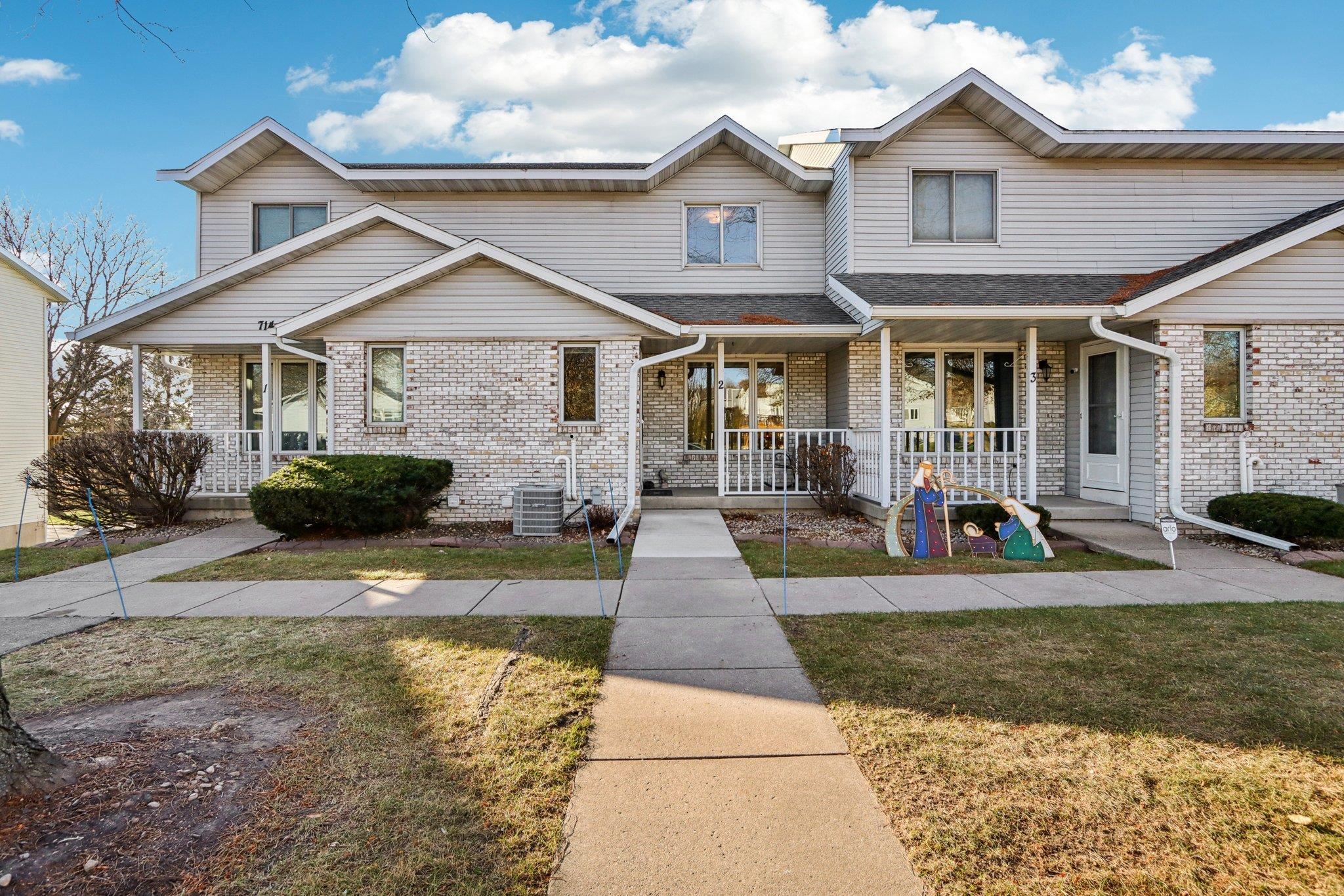 714 Mesta Lane Unit: 2
