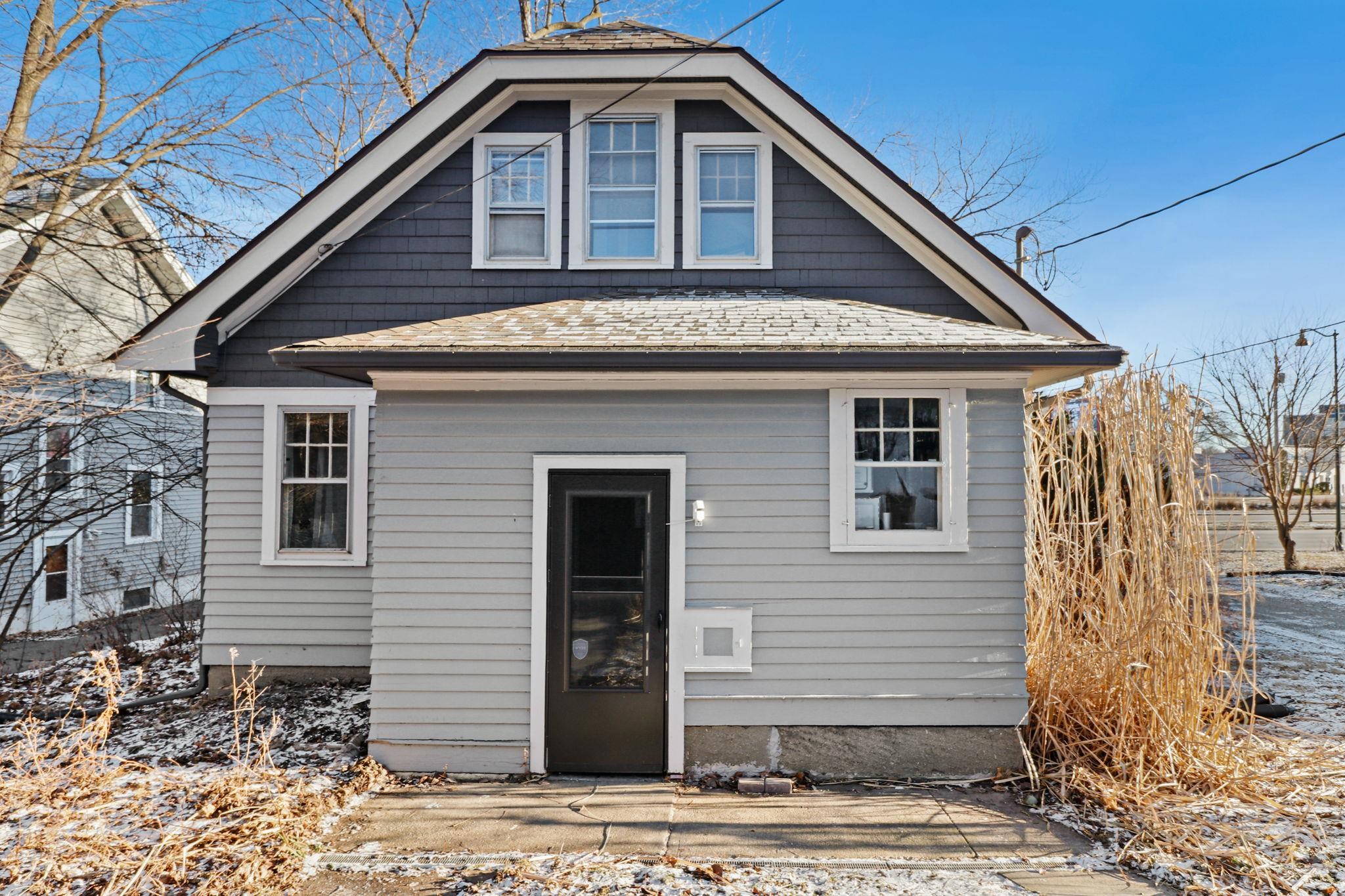 3214 E Washington Avenue