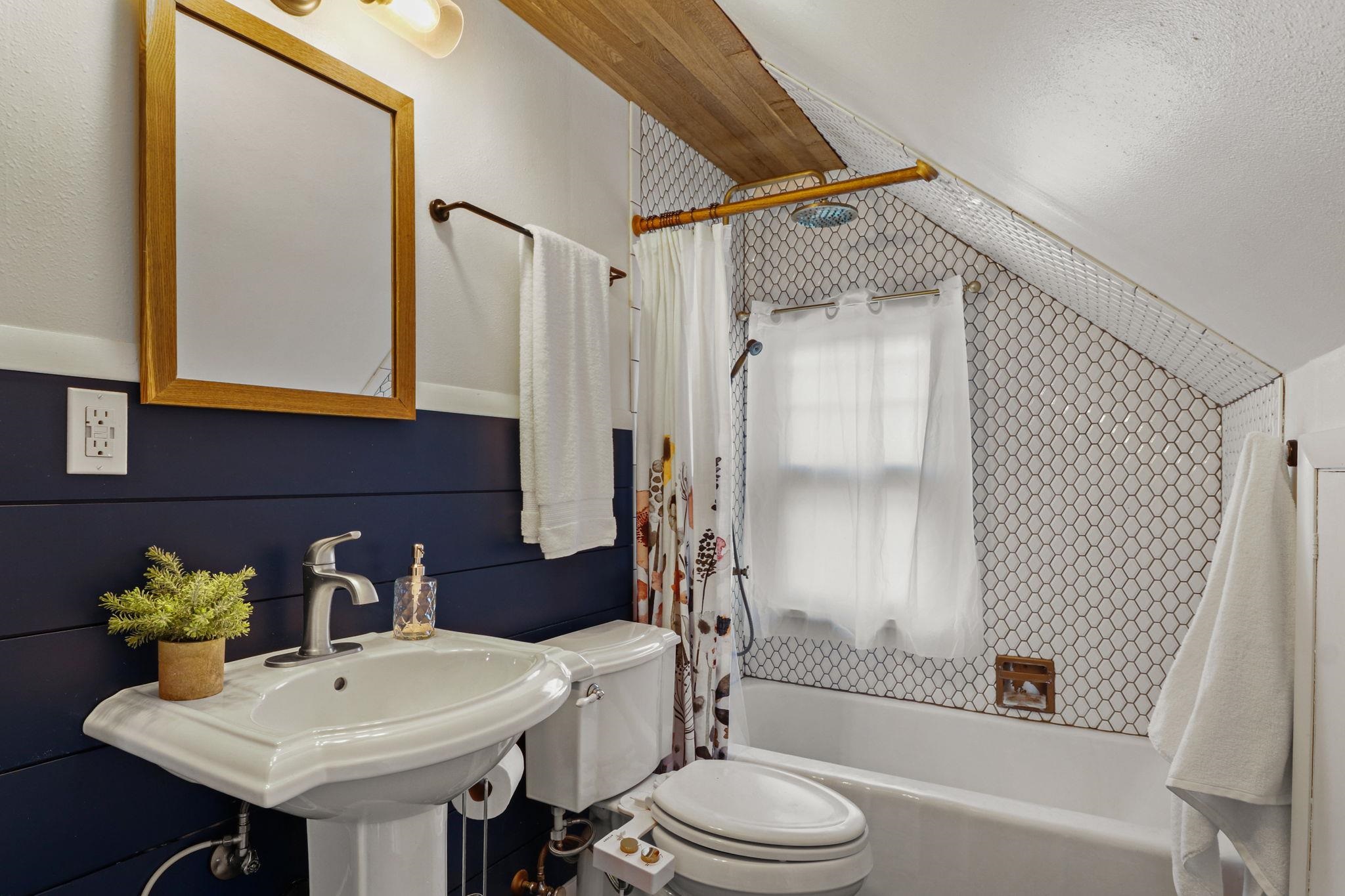 3214 E Washington Avenue