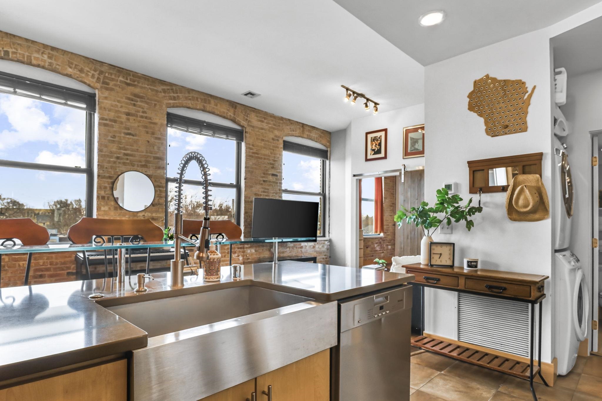 123 N Blount Street 506