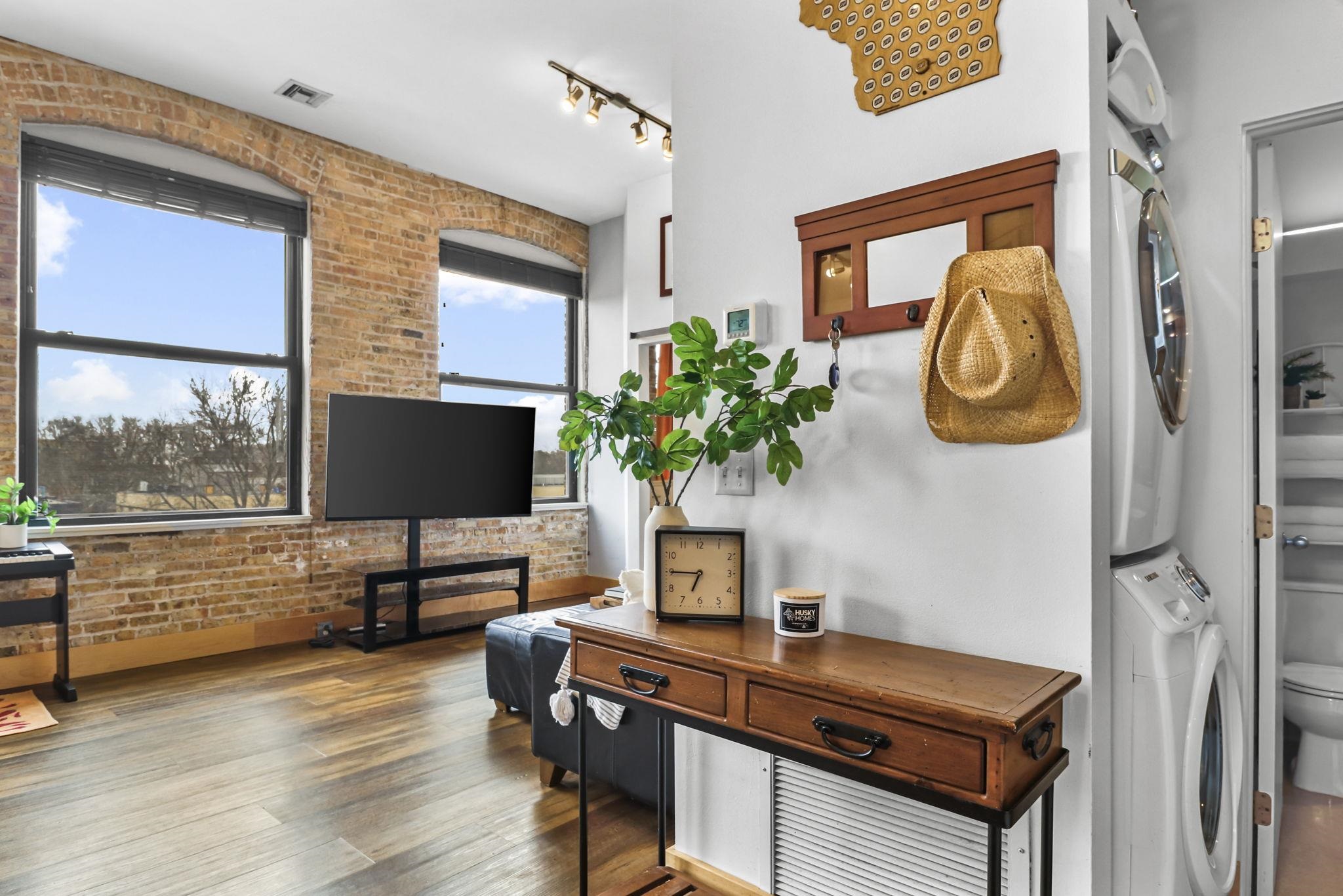 123 N Blount Street 506