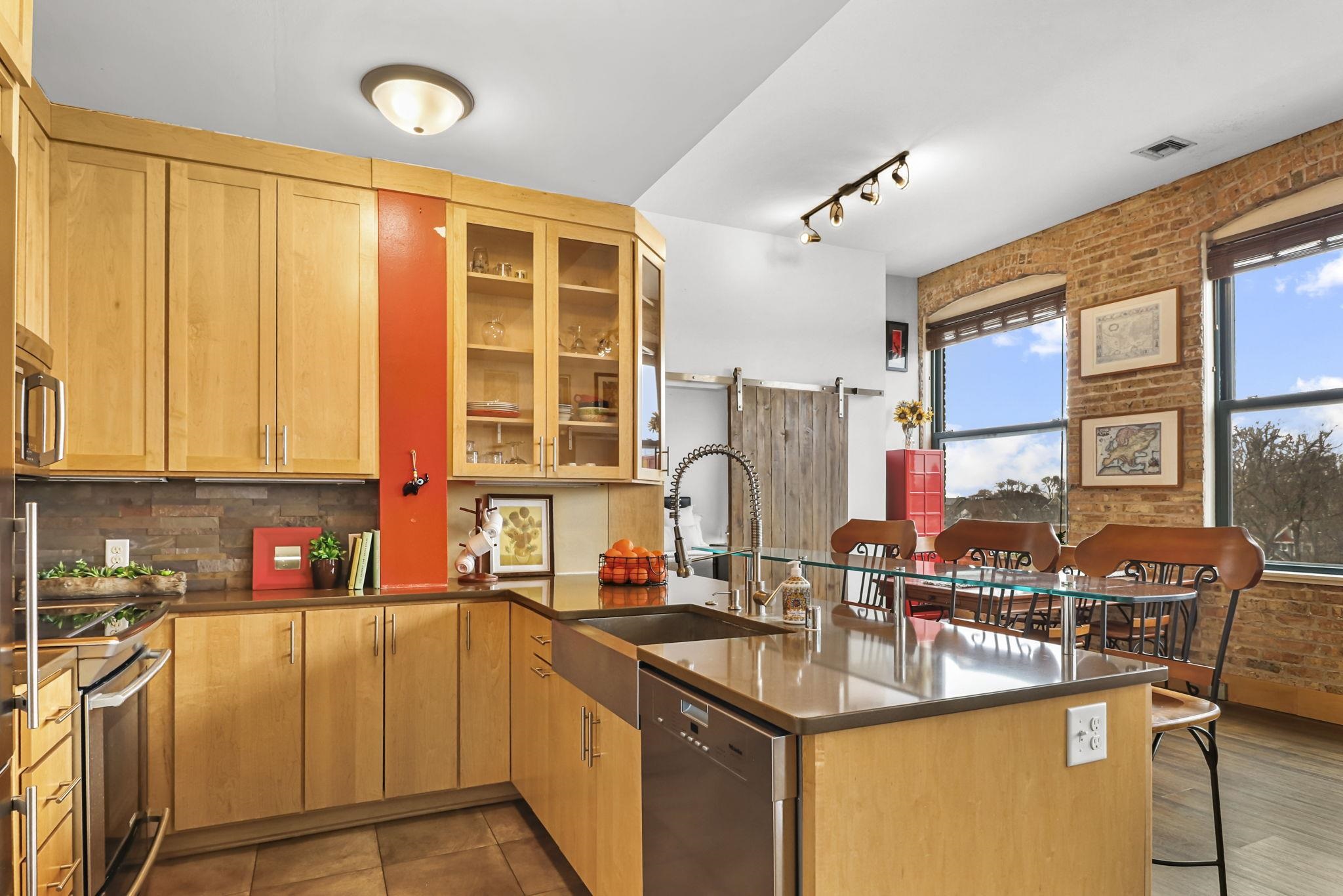 123 N Blount Street 506