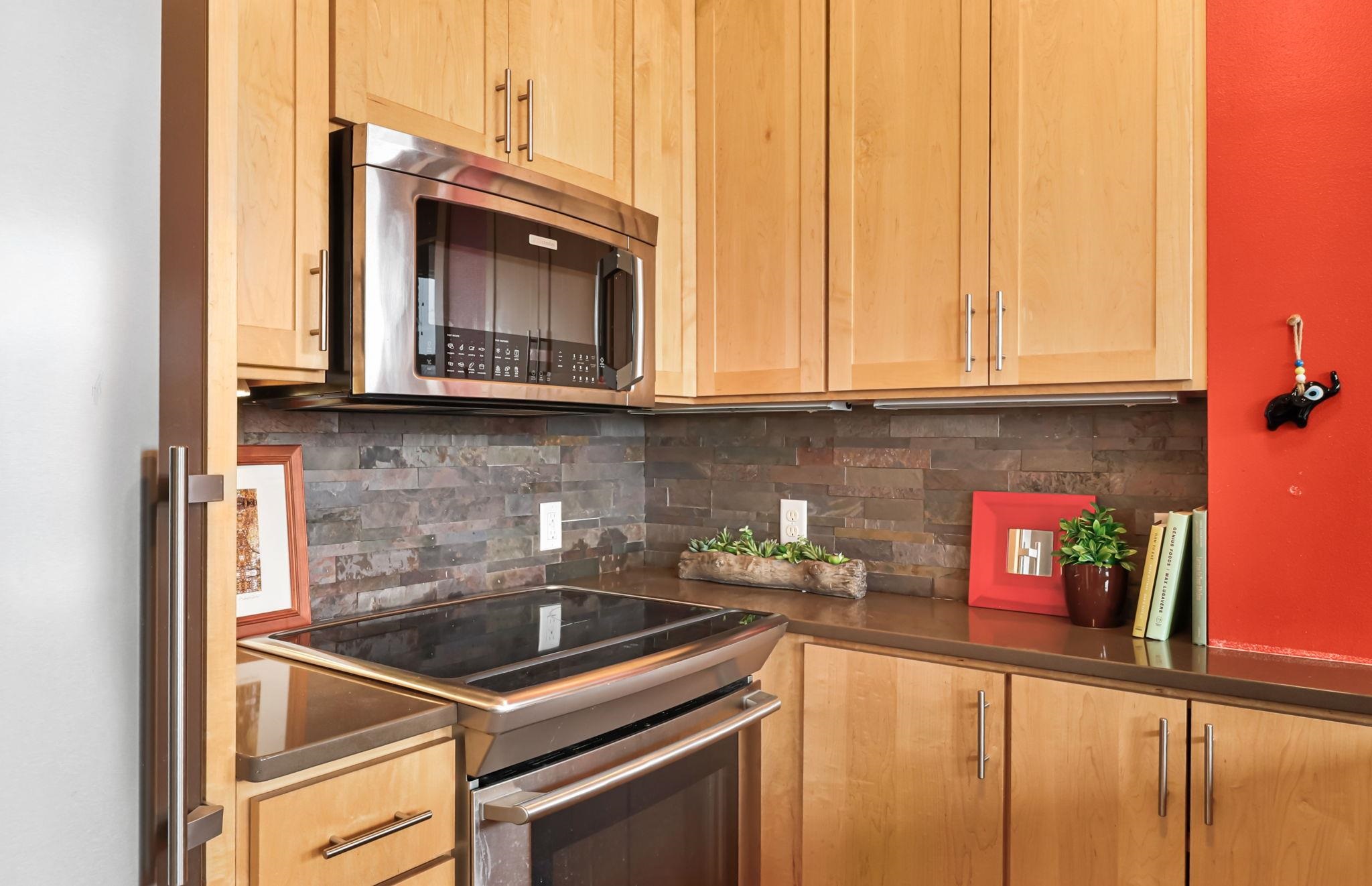 123 N Blount Street 506