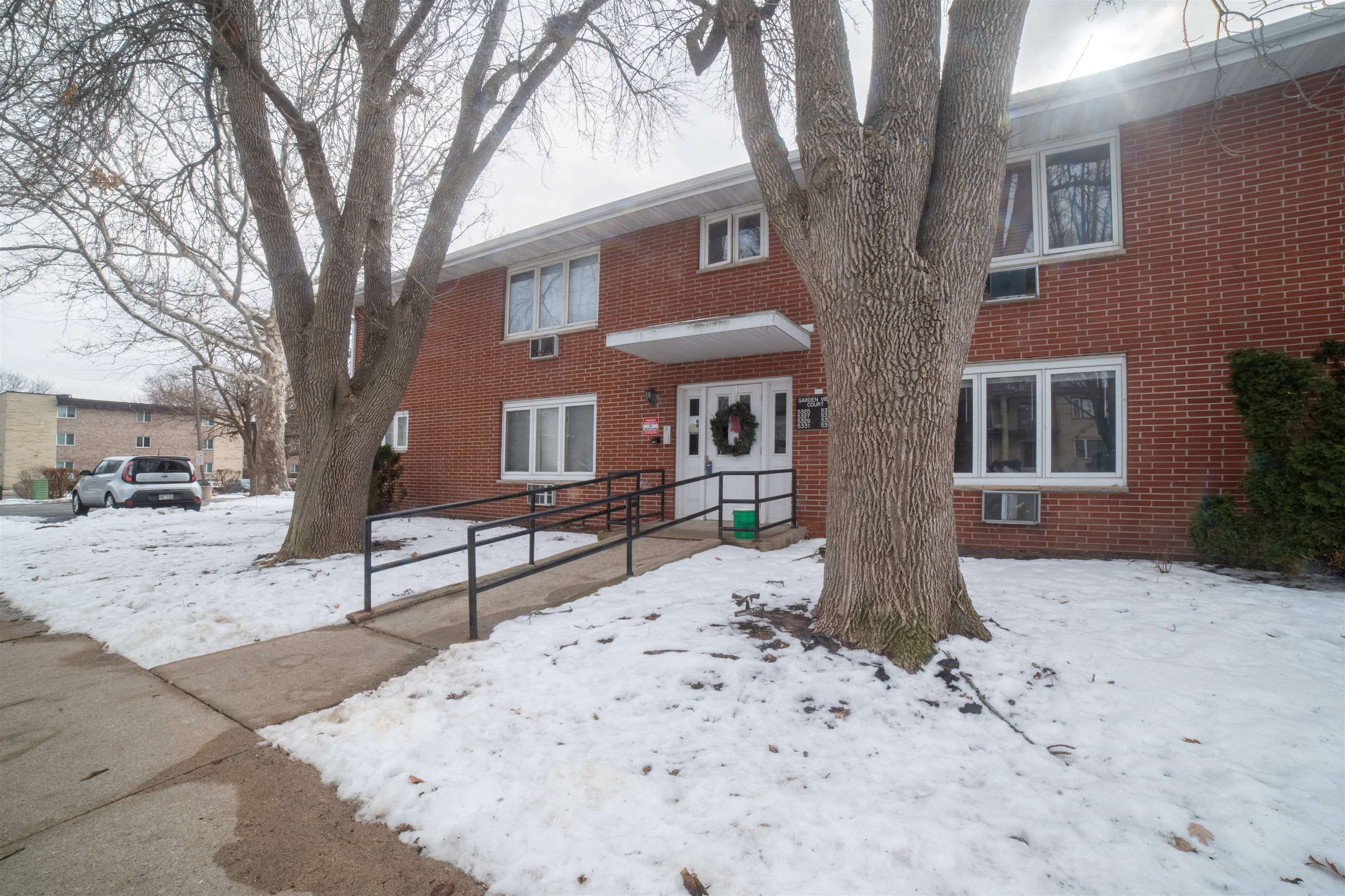 5325 Garden View Court 101