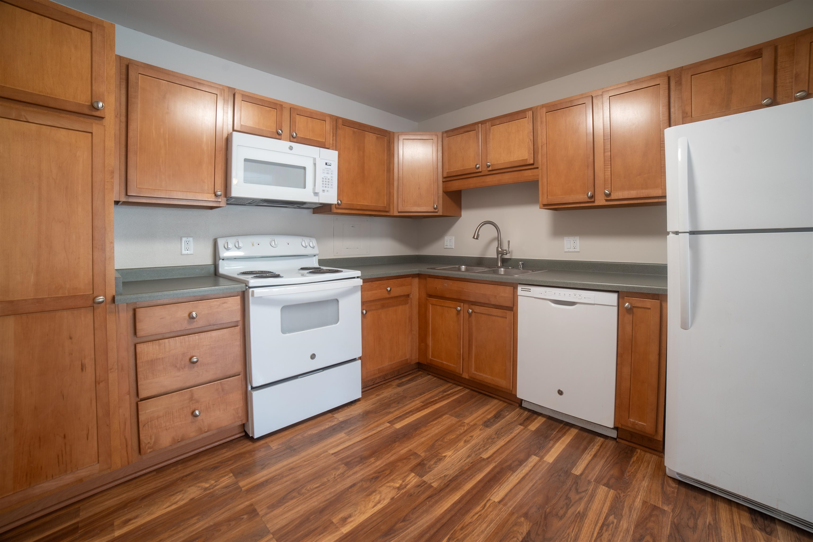 5325 Garden View Court 101