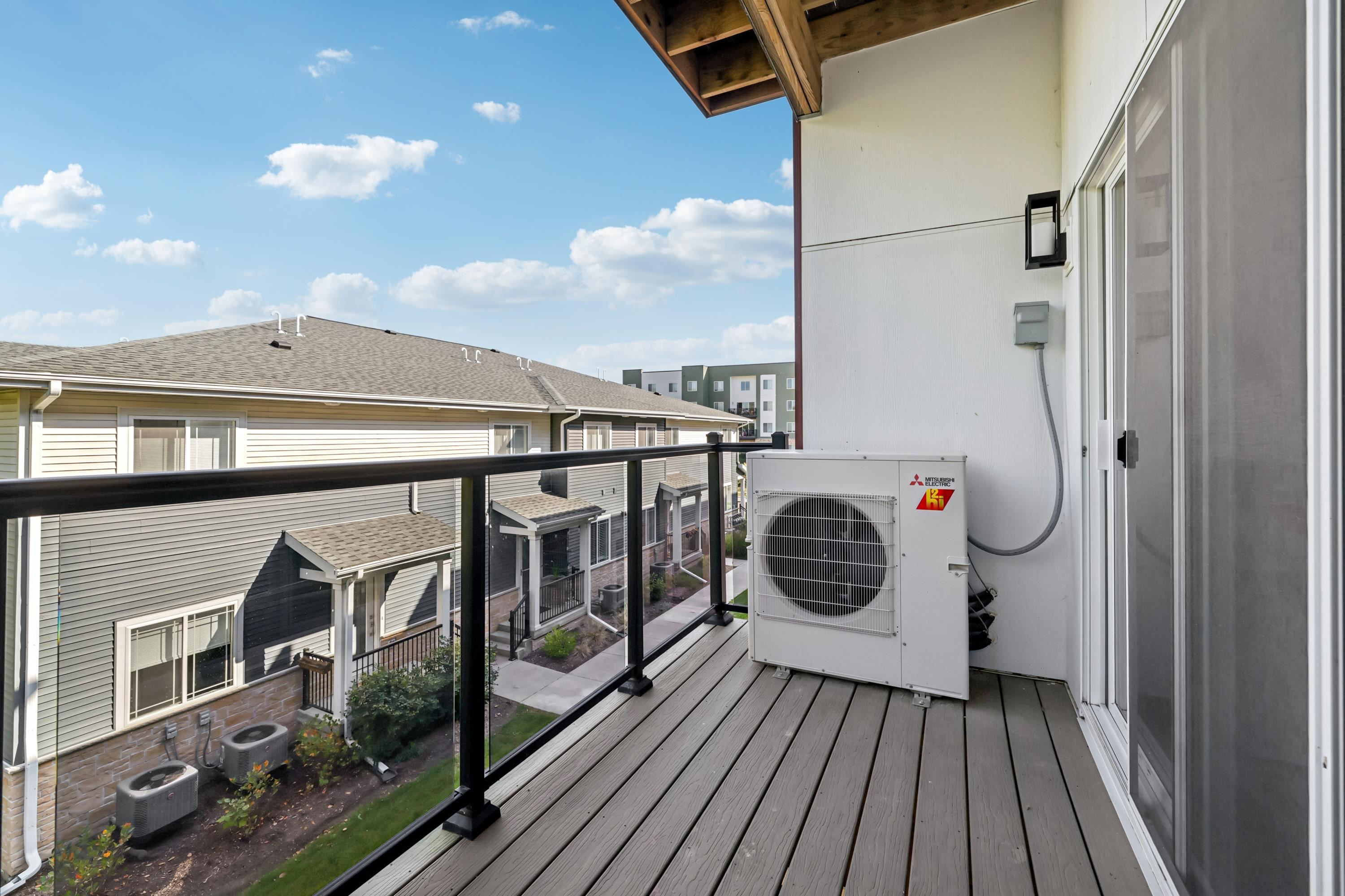 1601 N Windsor Avenue Unit: 209