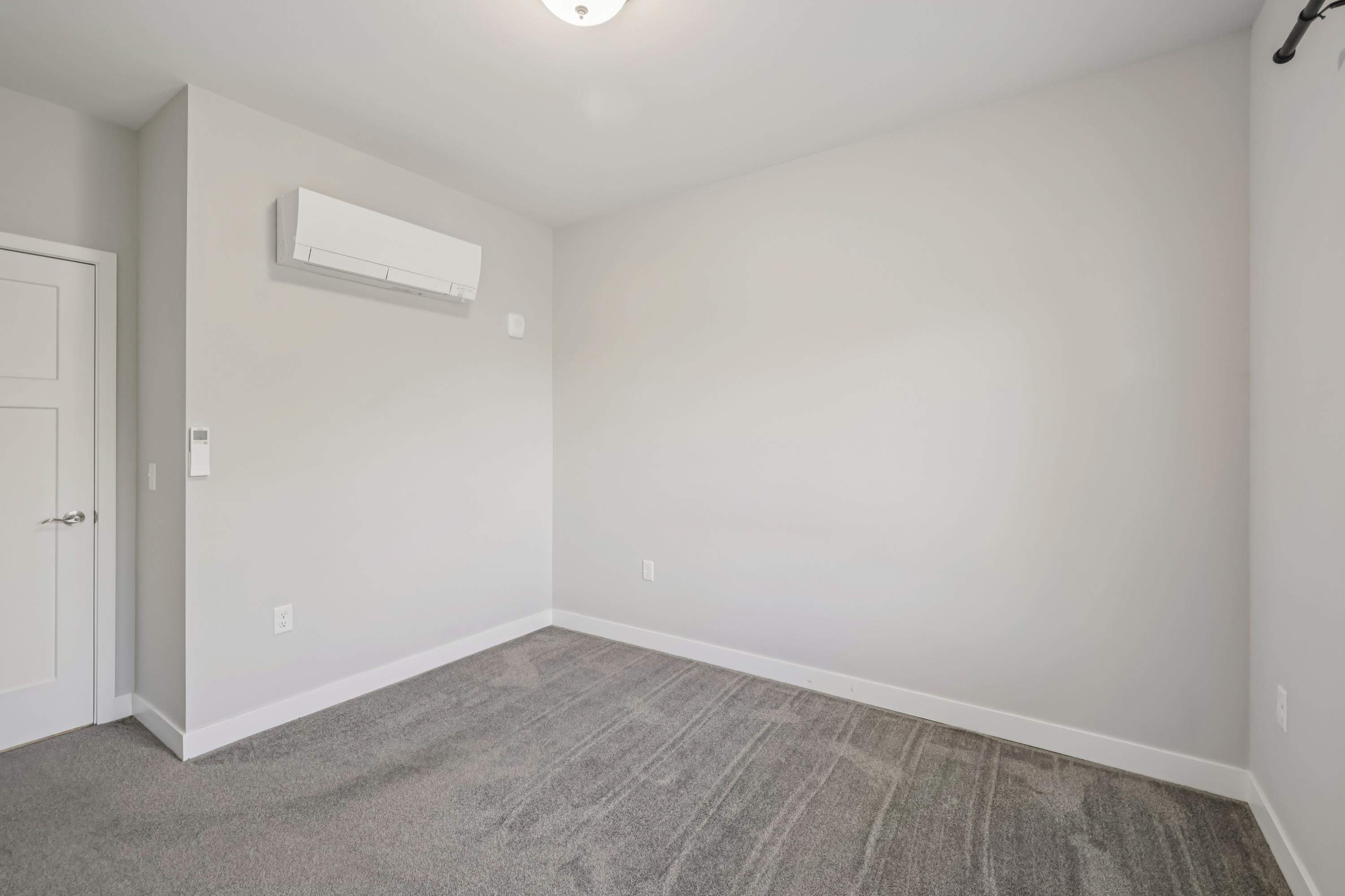 1601 N Windsor Avenue Unit: 209