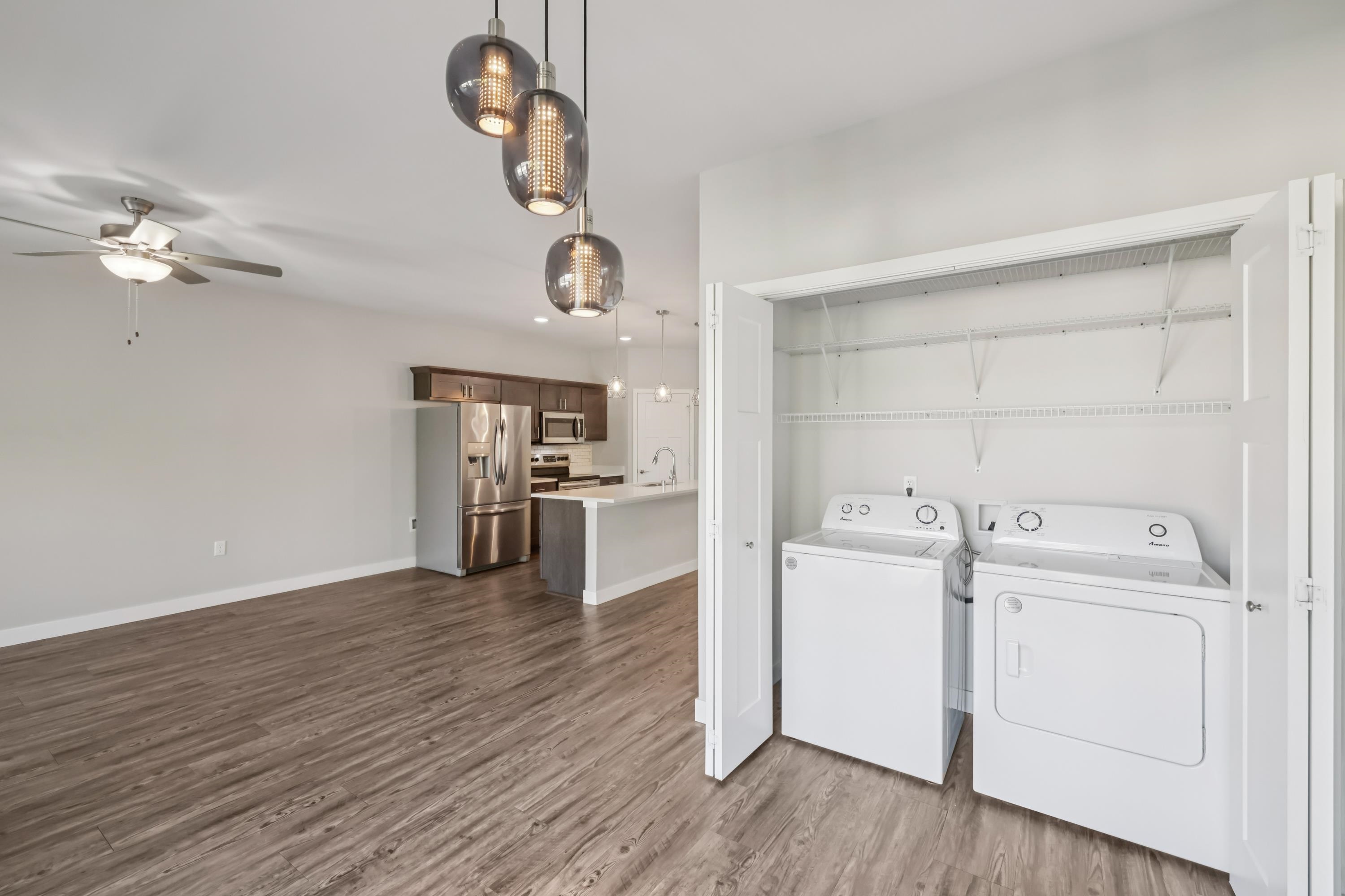 1601 N Windsor Avenue Unit: 209