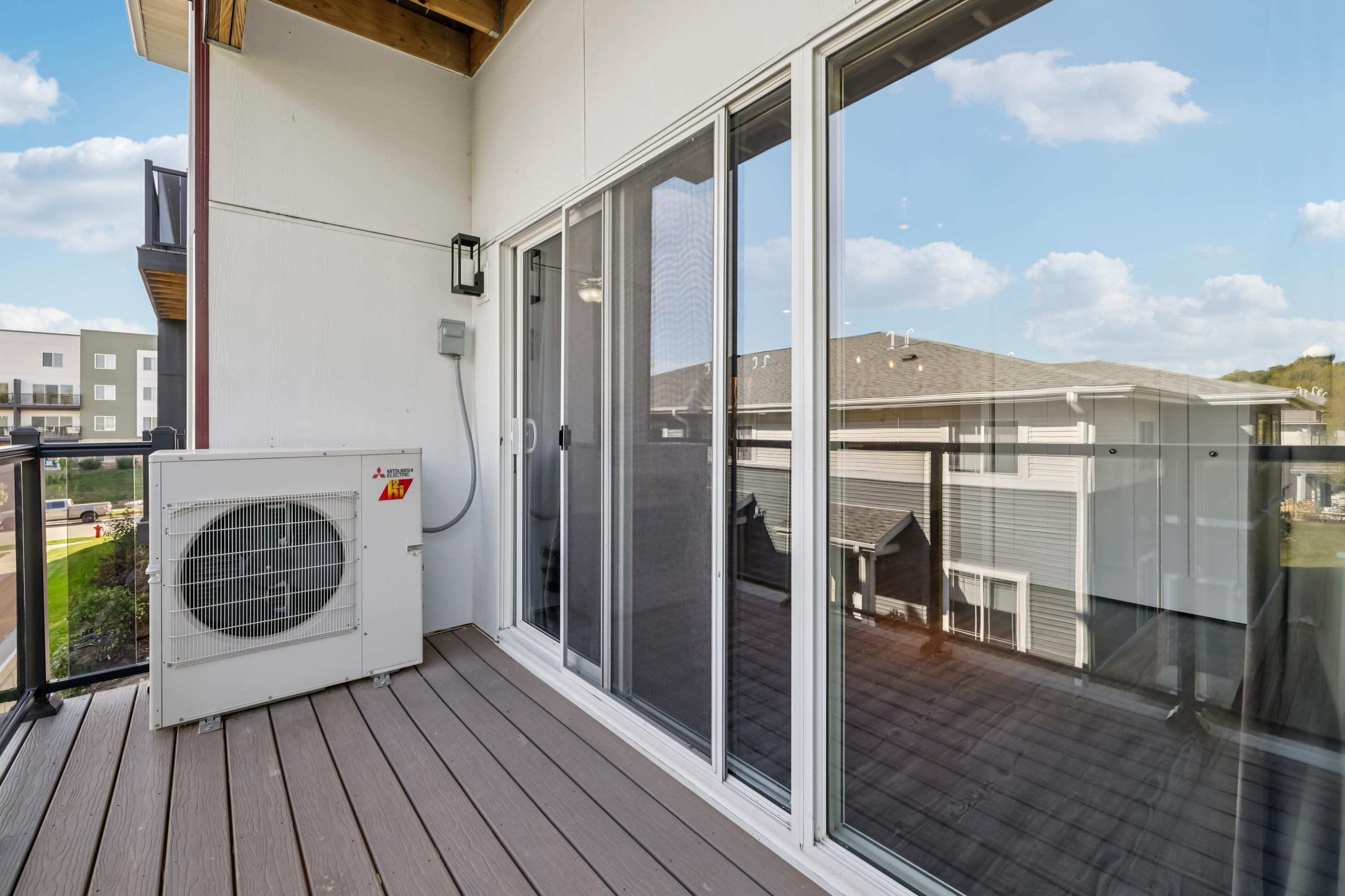 1601 N Windsor Avenue Unit: 209