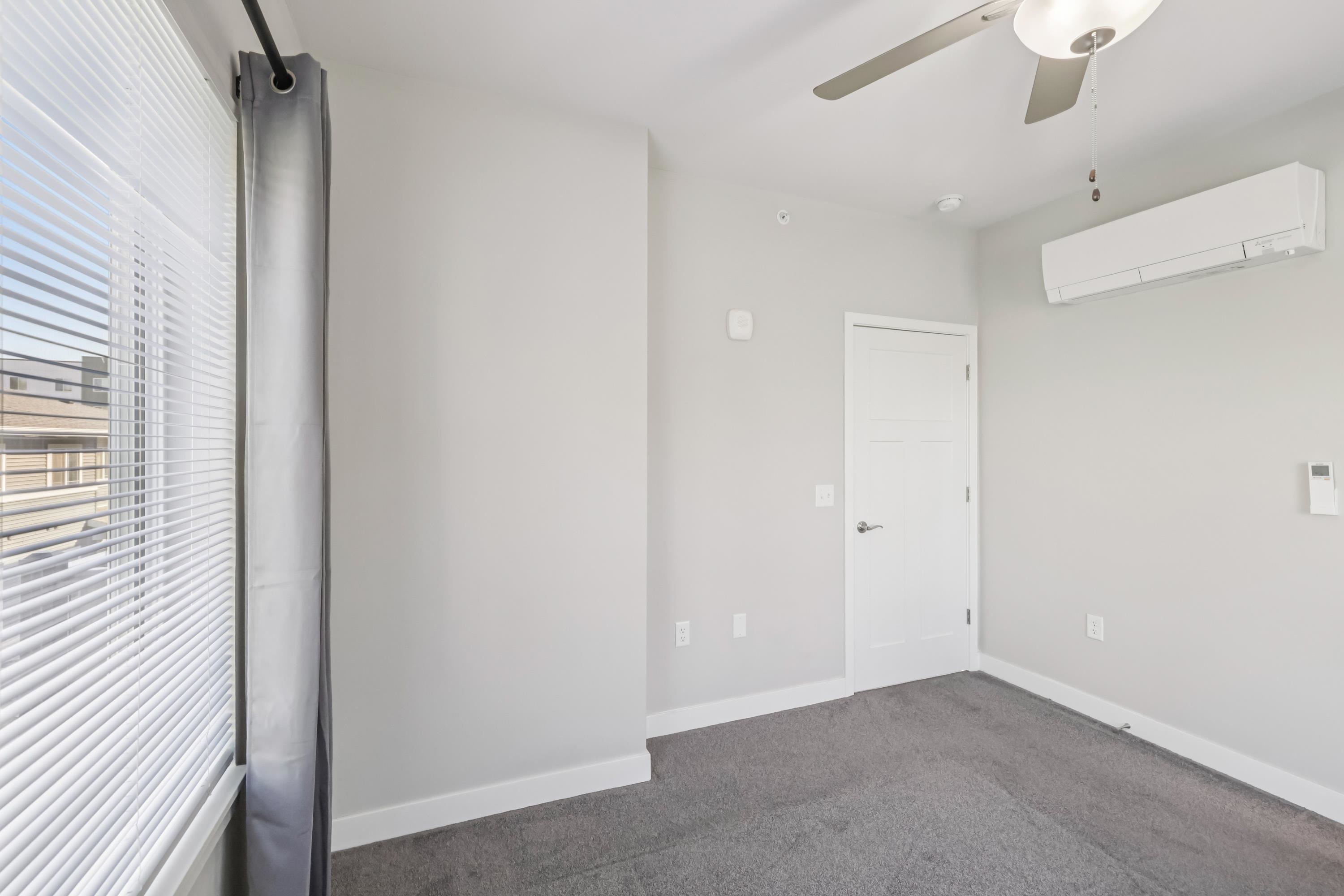 1601 N Windsor Avenue Unit: 209