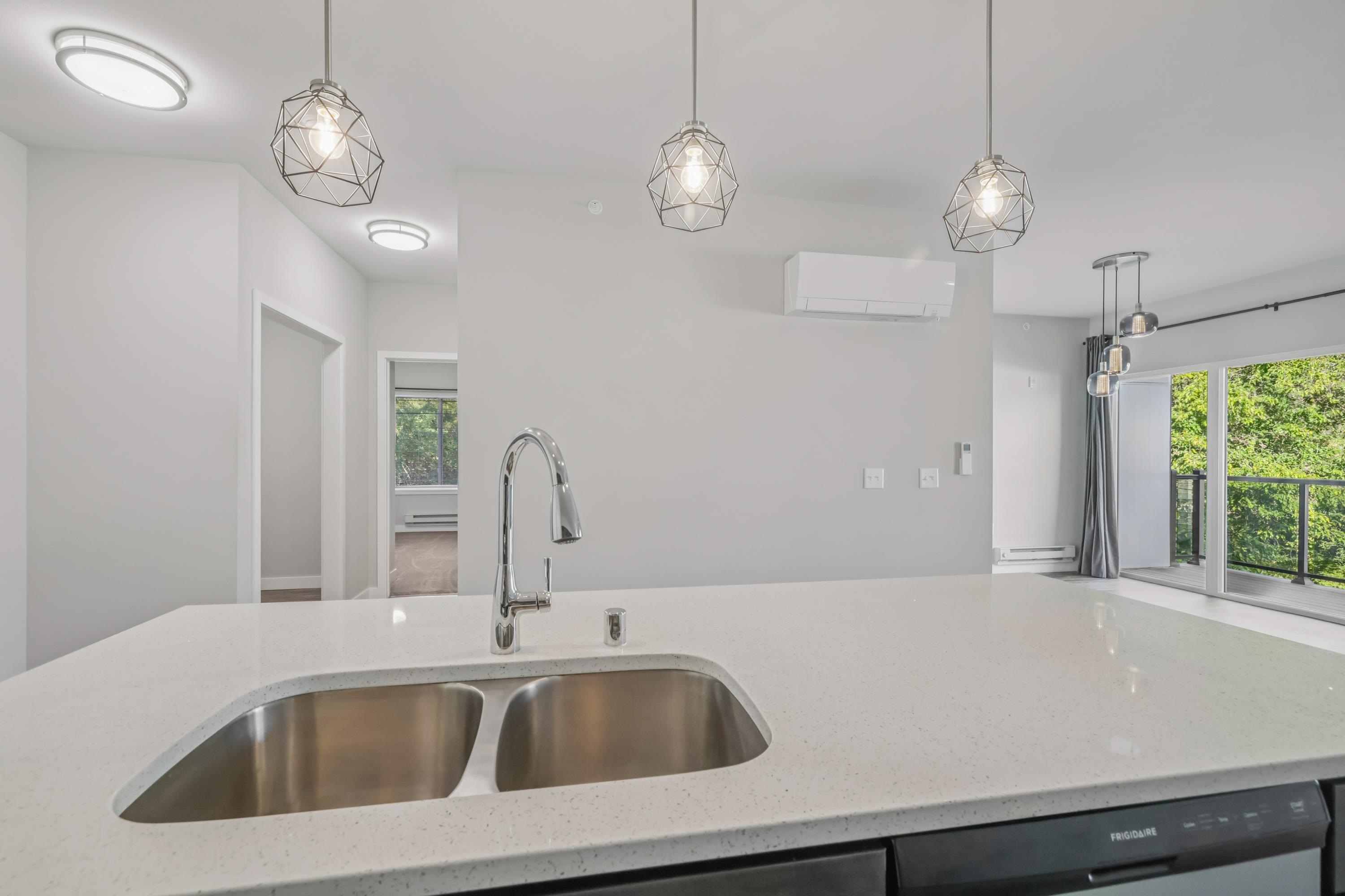 1601 N Windsor Avenue Unit: 209