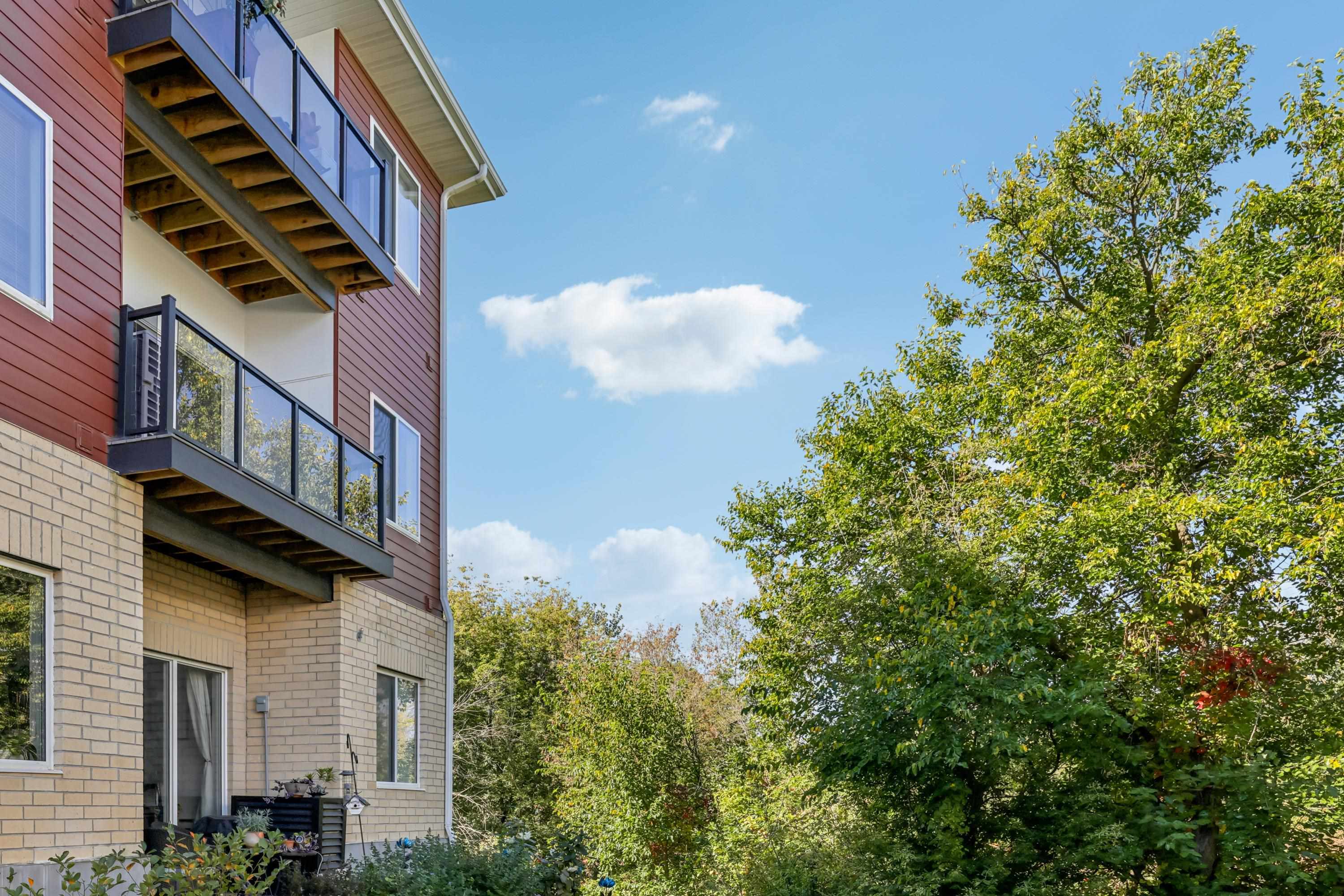 1601 N Windsor Avenue Unit: 209