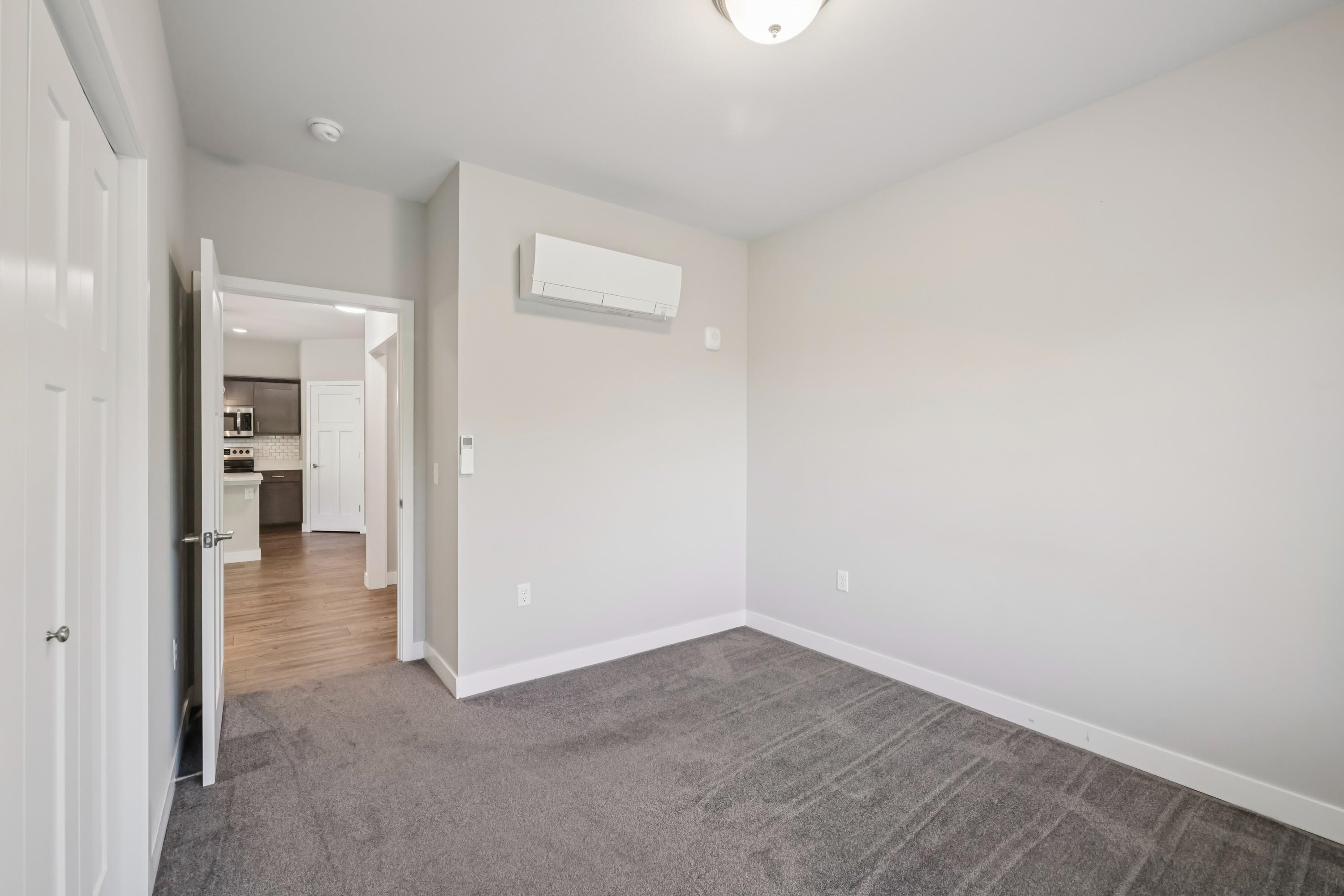 1601 N Windsor Avenue Unit: 209