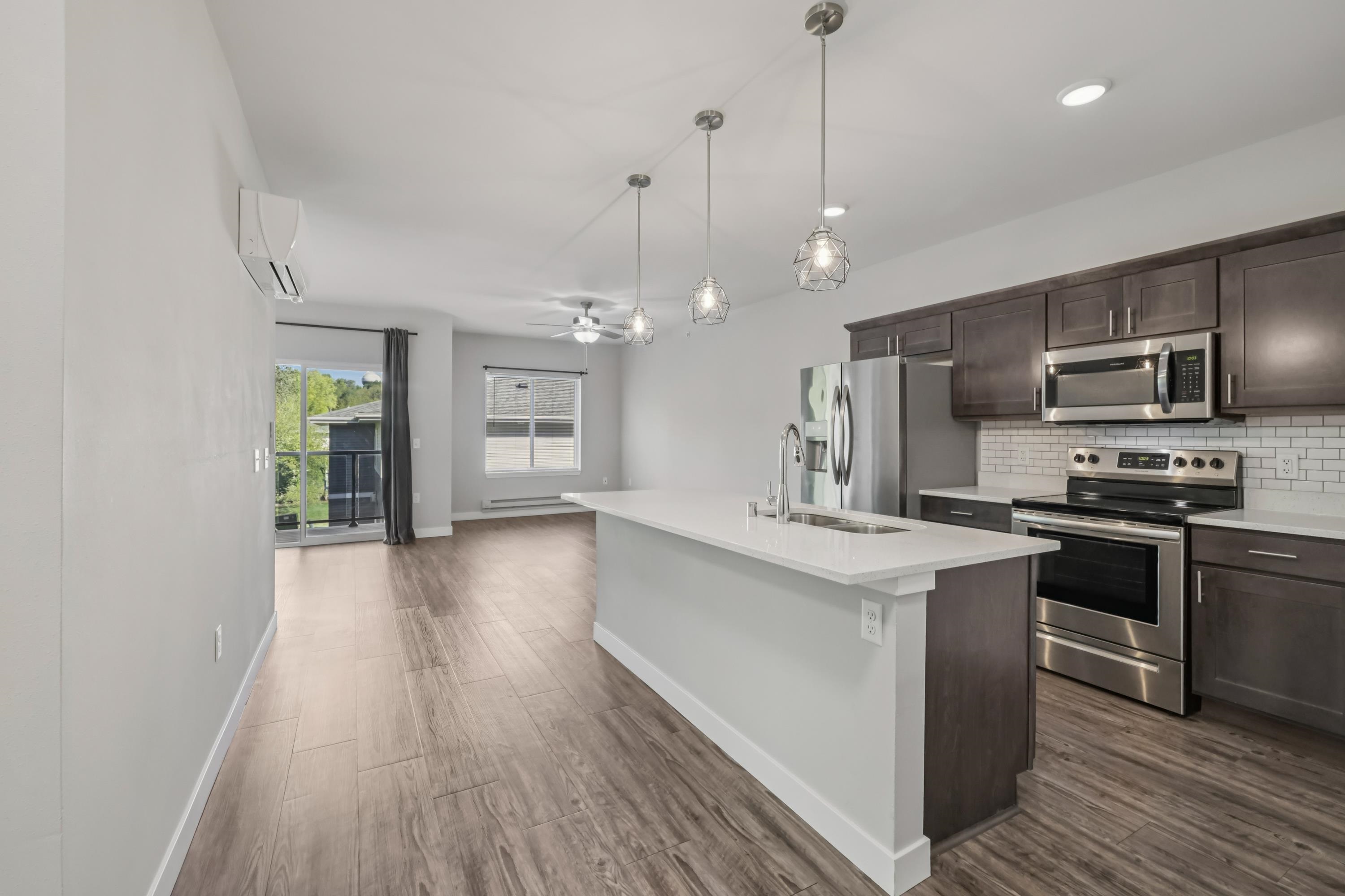 1601 N Windsor Avenue Unit: 209