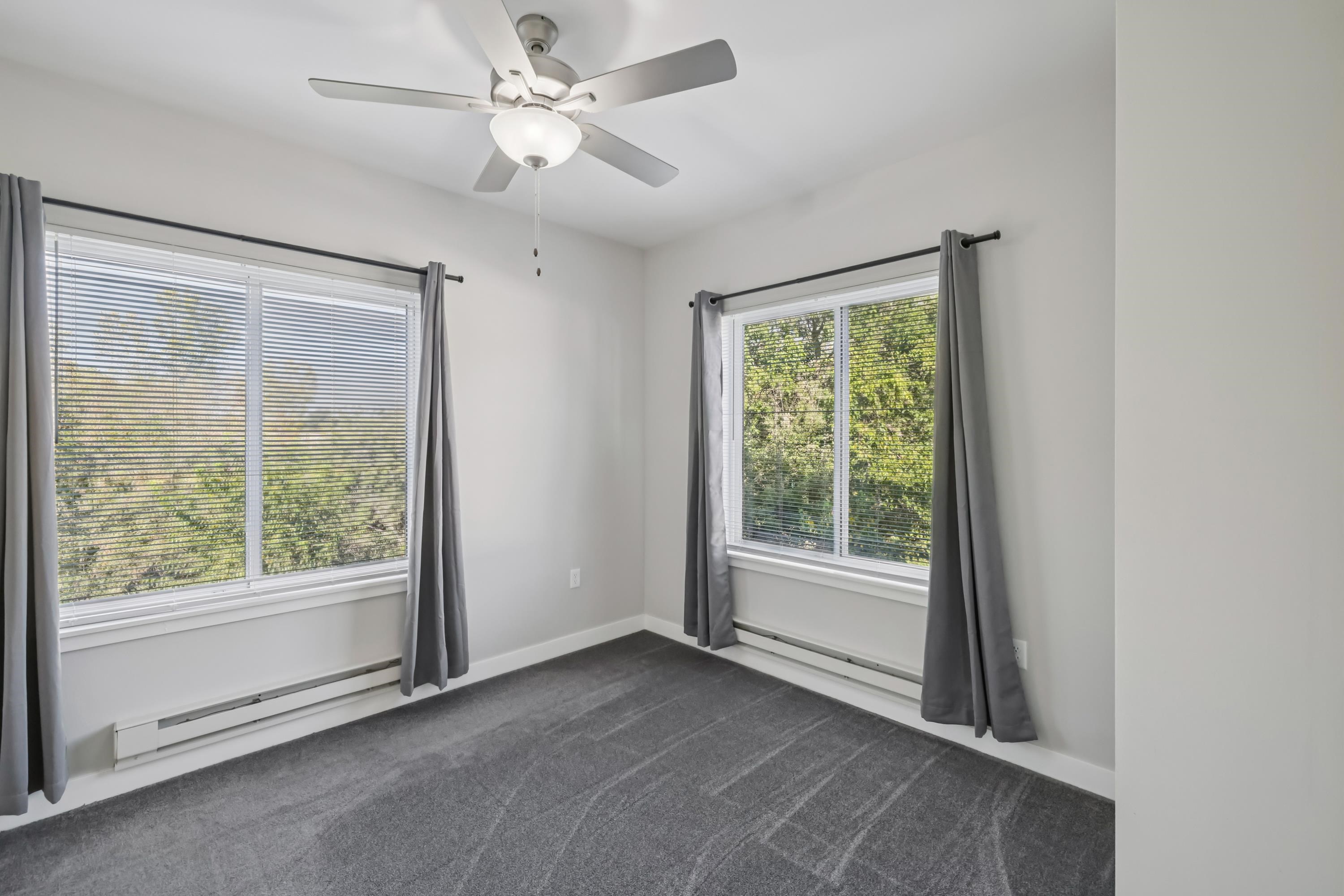 1601 N Windsor Avenue Unit: 209