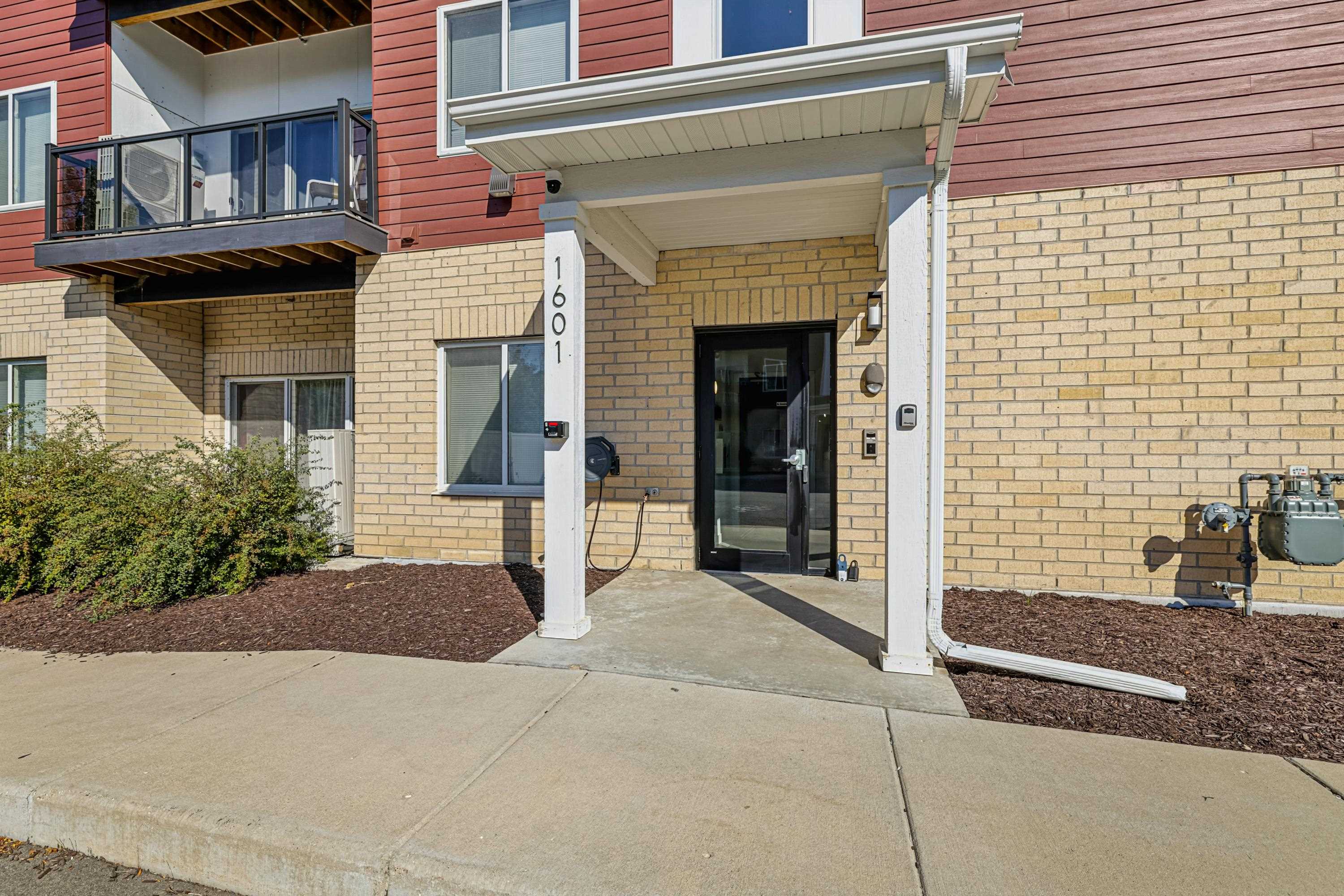 1601 N Windsor Avenue Unit: 209