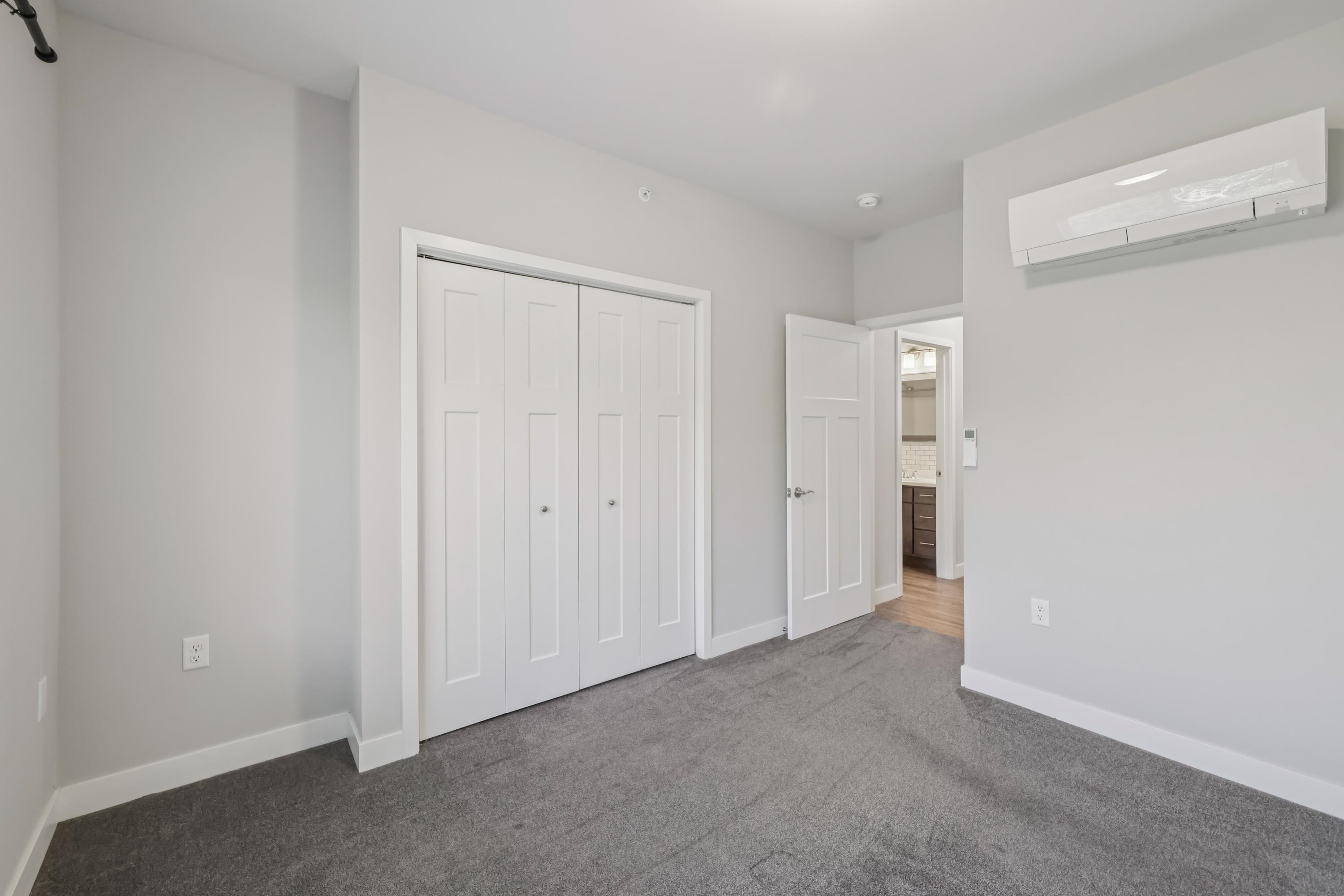 1601 N Windsor Avenue Unit: 209