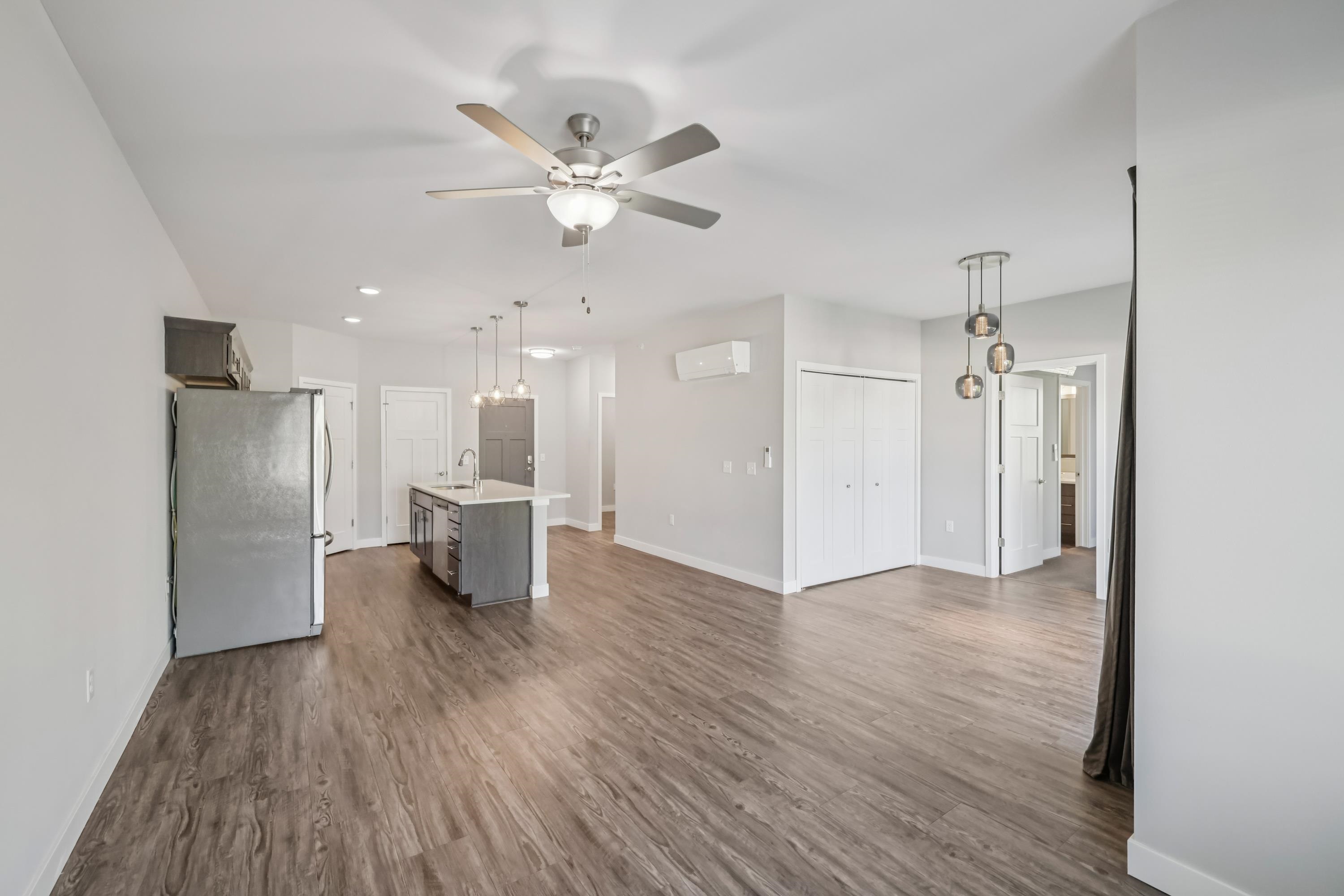 1601 N Windsor Avenue Unit: 209