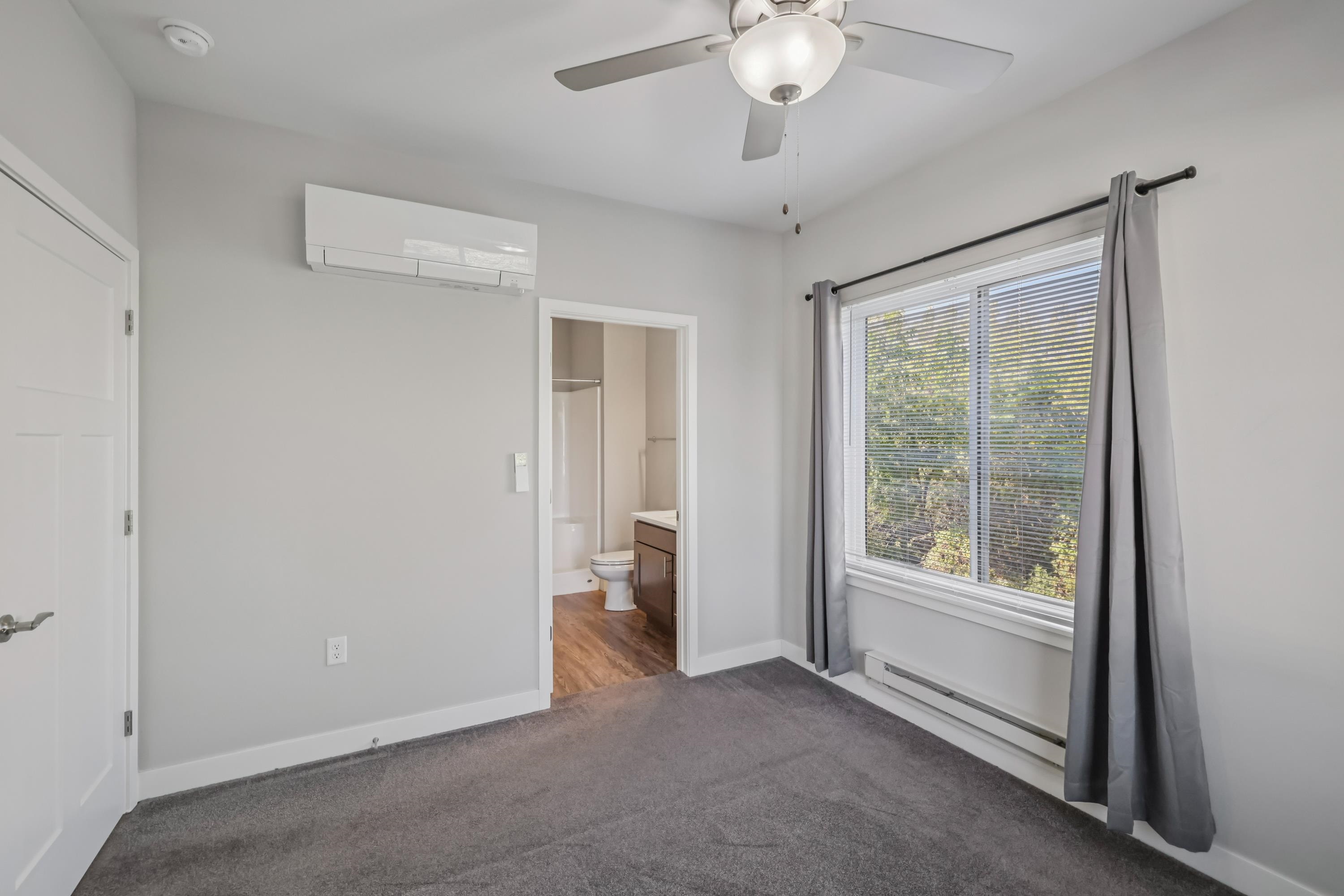 1601 N Windsor Avenue Unit: 209