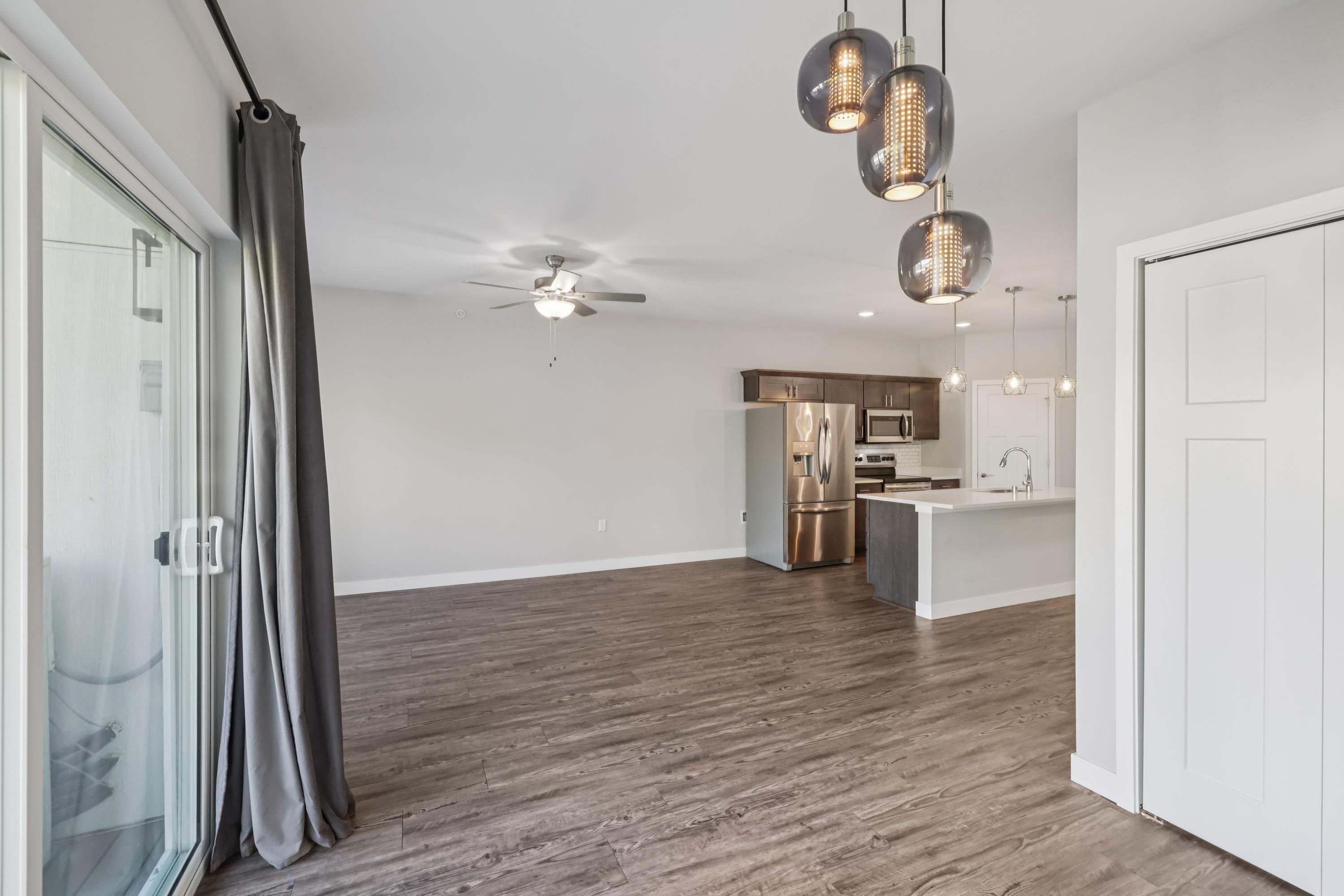 1601 N Windsor Avenue Unit: 209