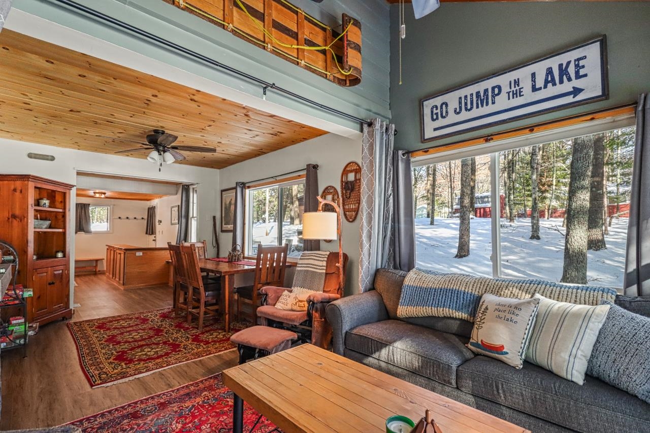1090 Gibney Lane