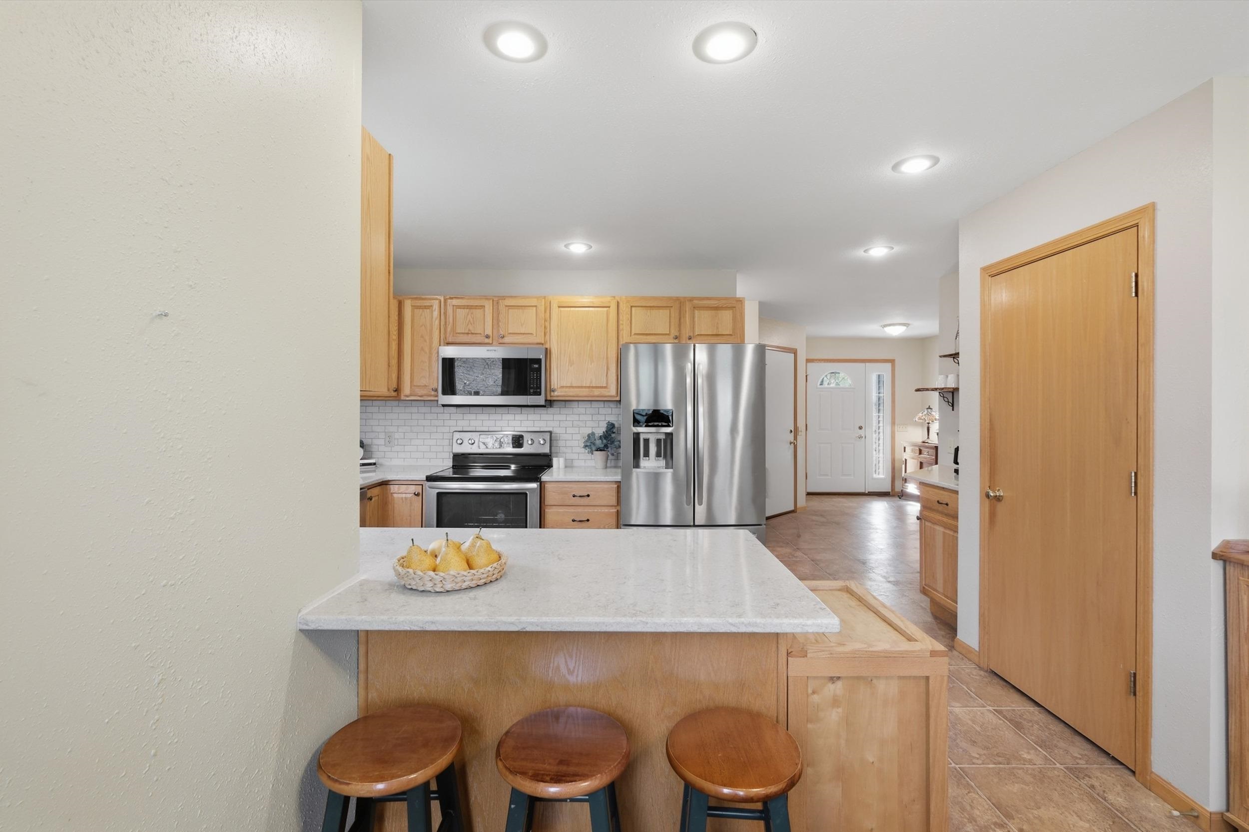 1609 Oakridge Way