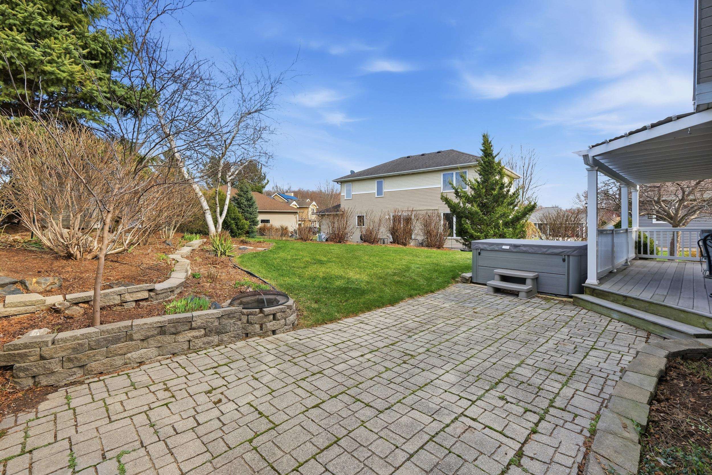 1609 Oakridge Way