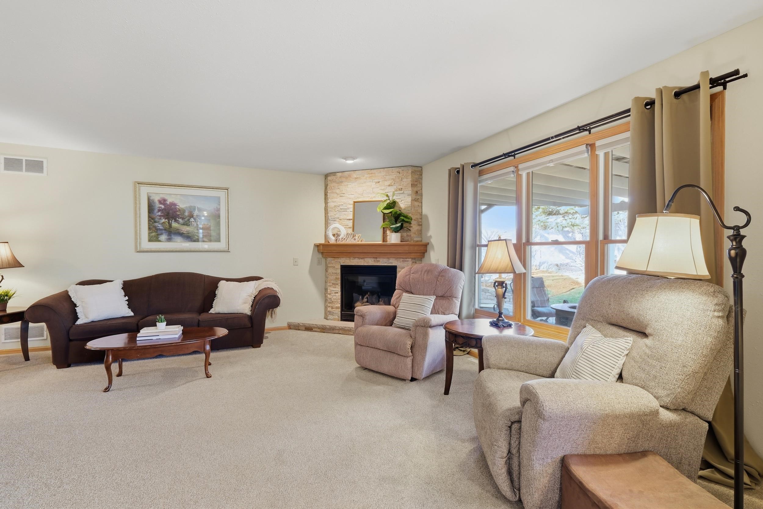 1609 Oakridge Way