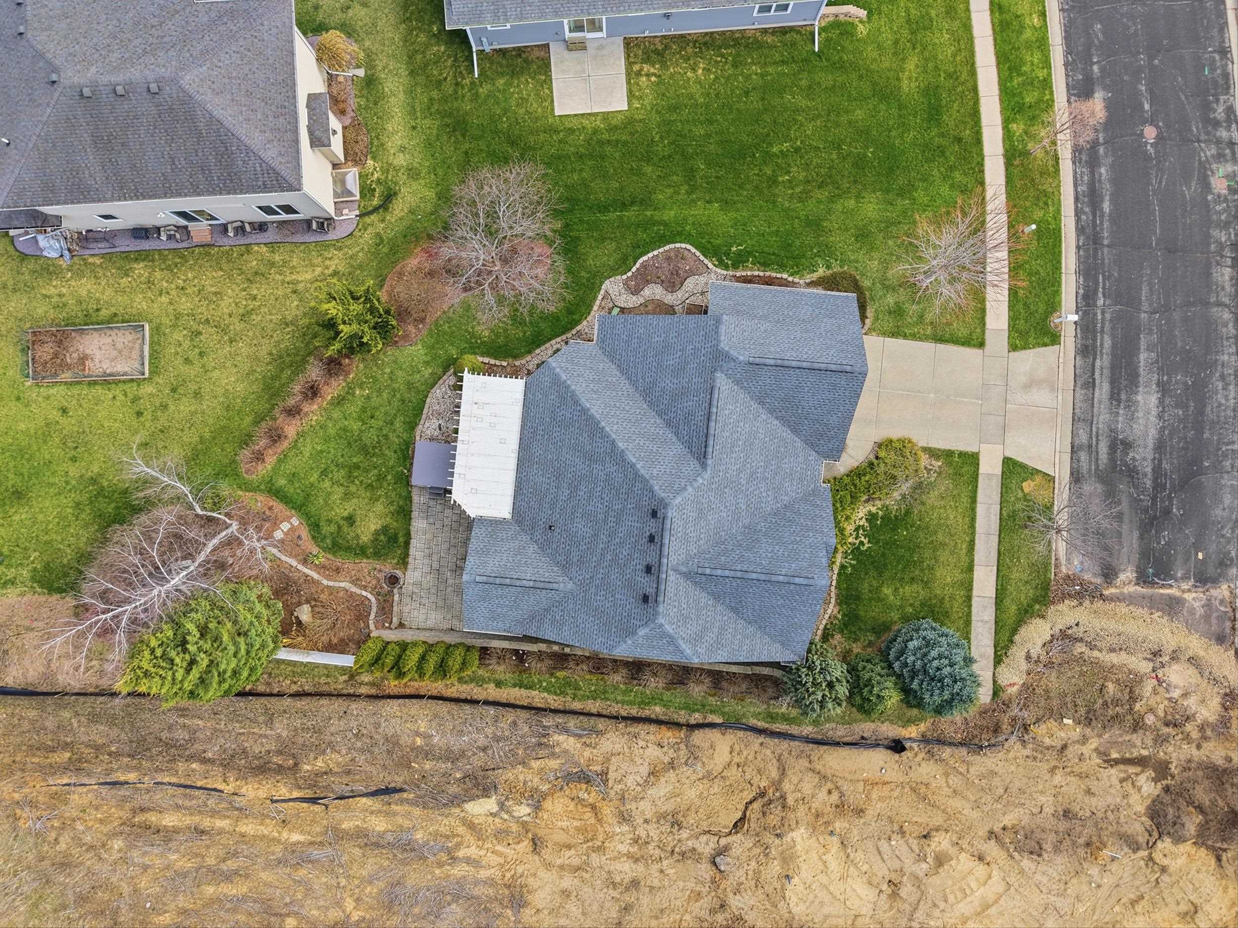 1609 Oakridge Way
