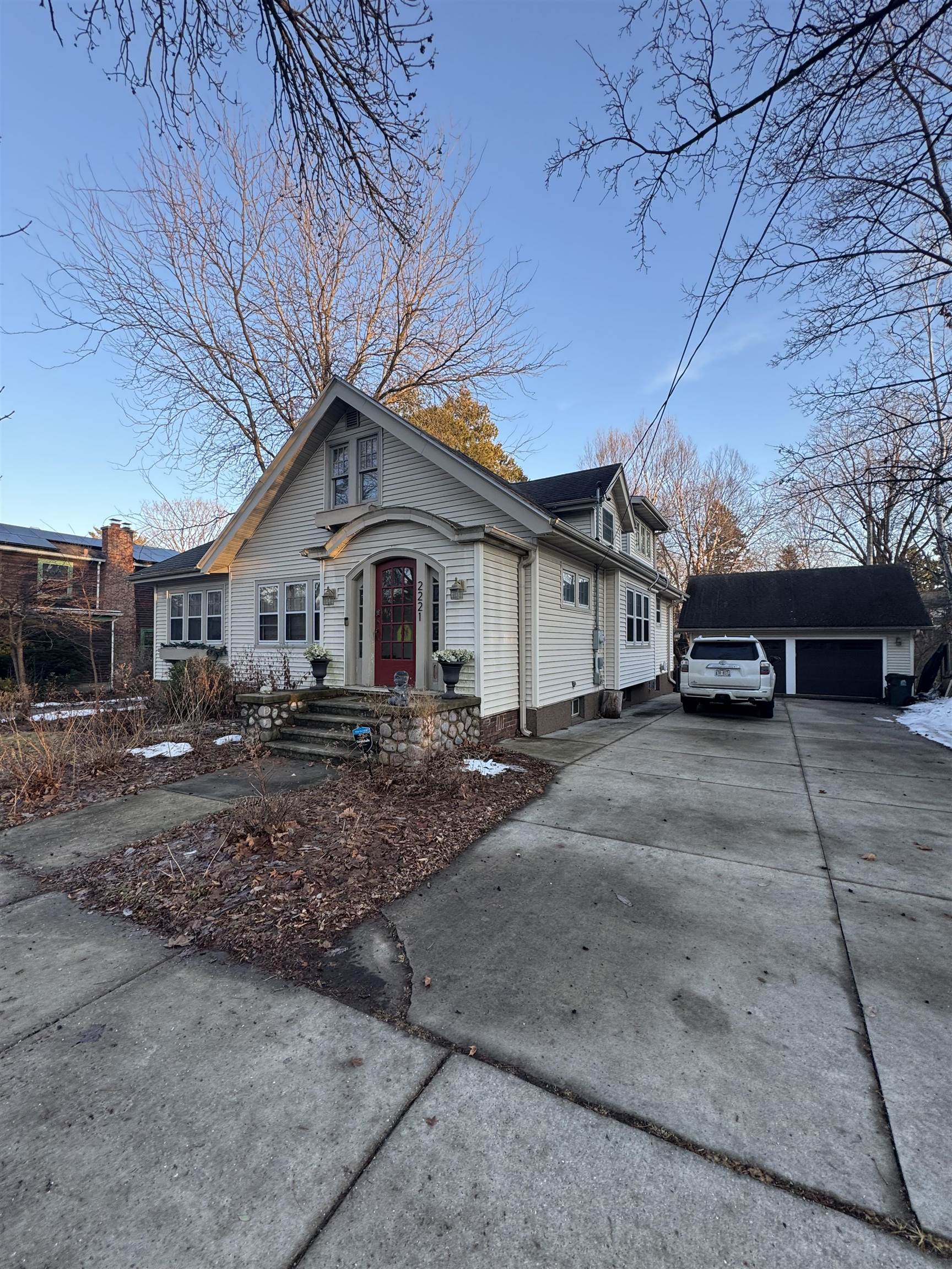 2221 Commonwealth Avenue