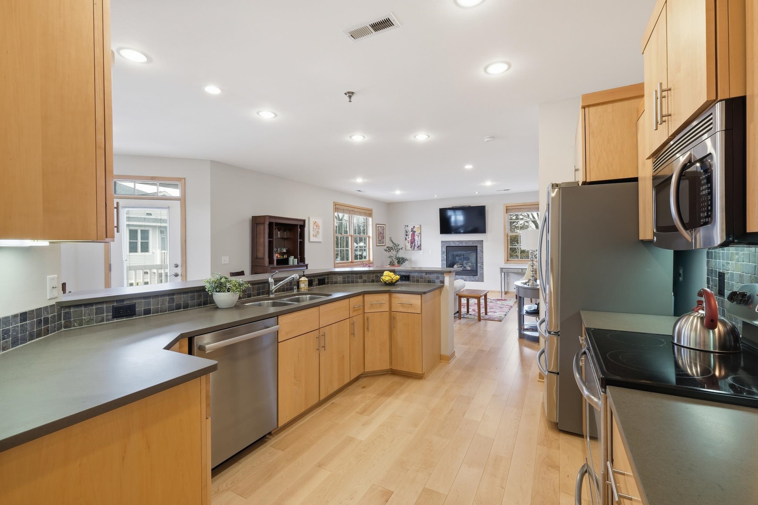 1101 Hamilton Street 204