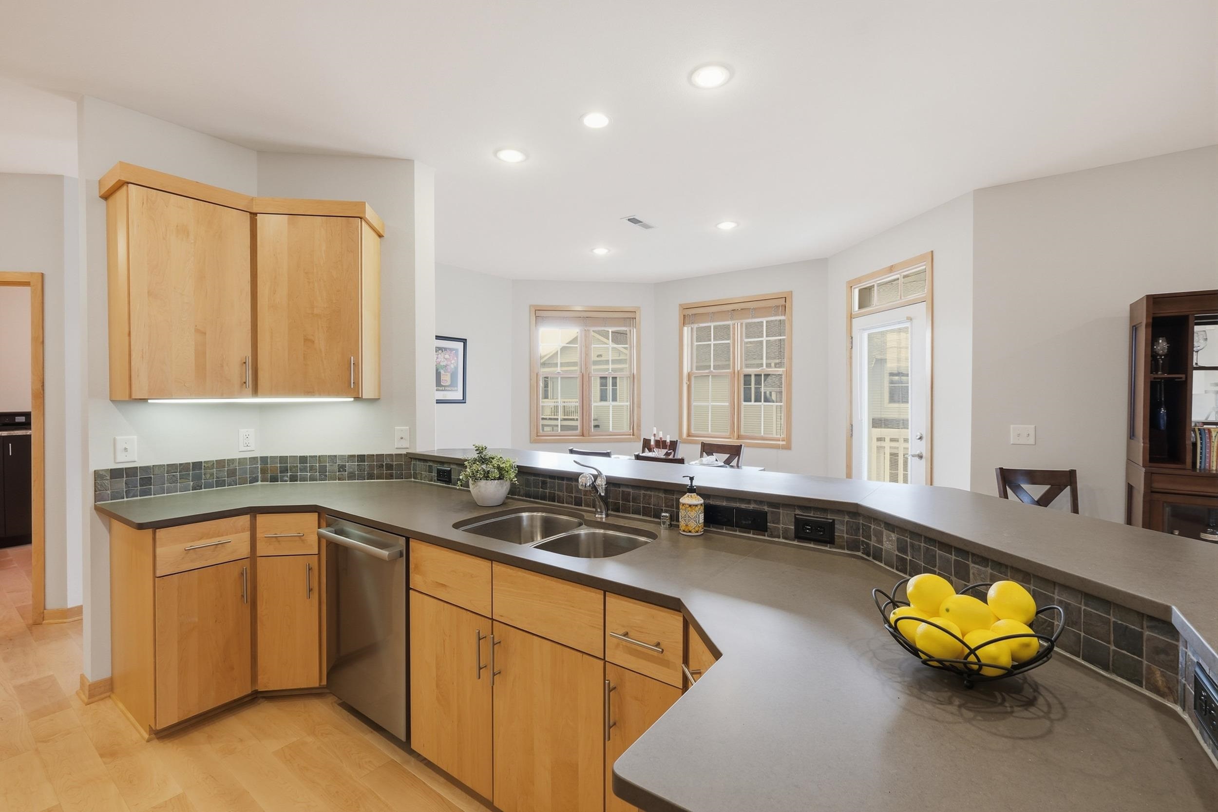 1101 Hamilton Street 204
