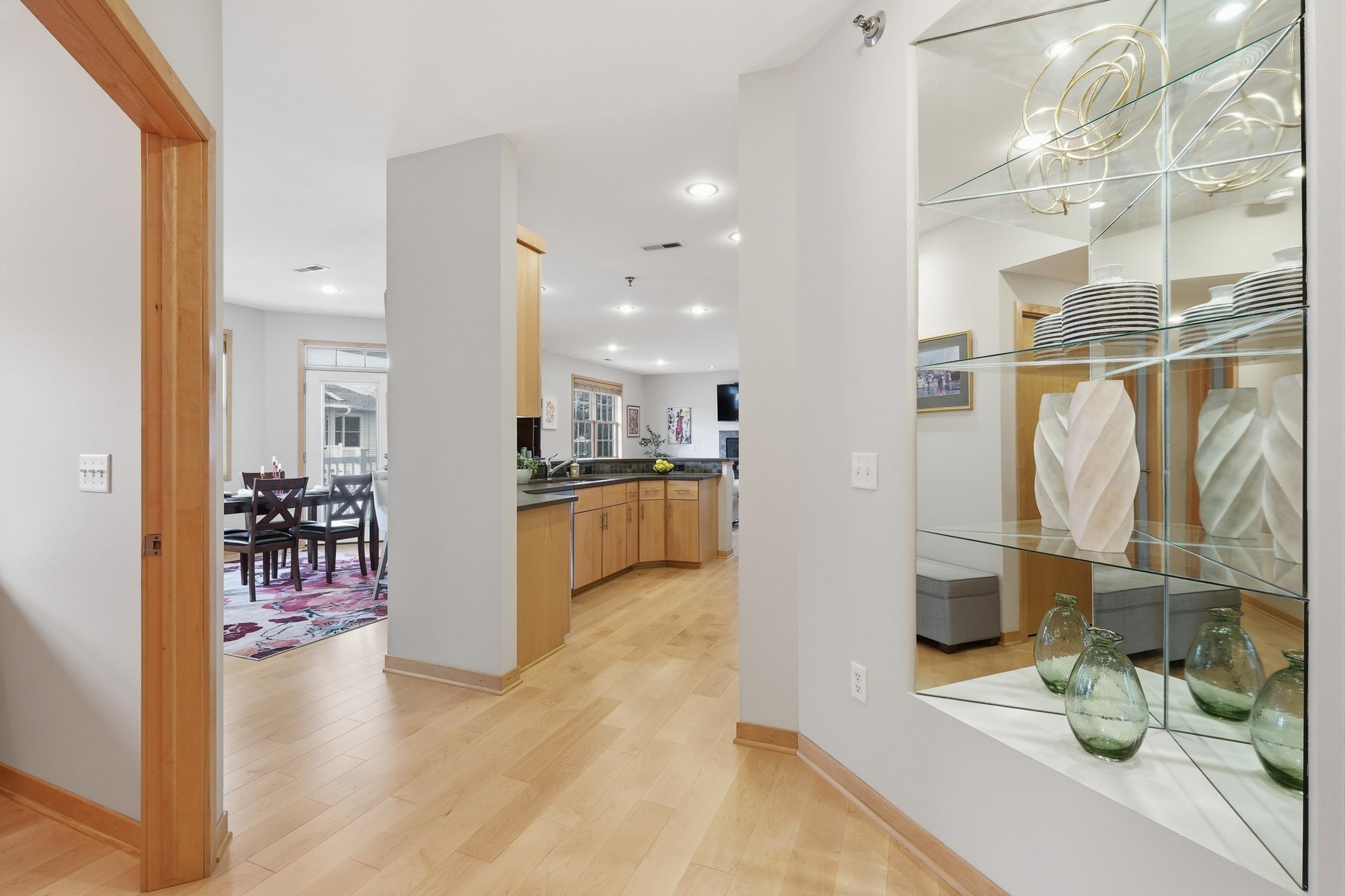 1101 Hamilton Street 204