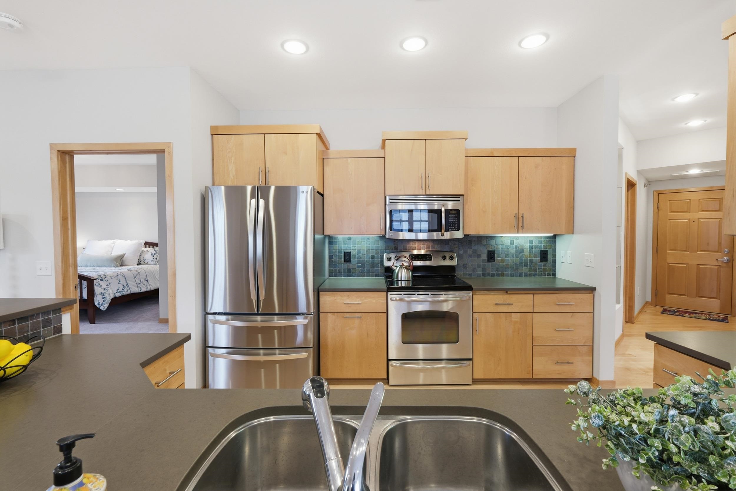 1101 Hamilton Street 204